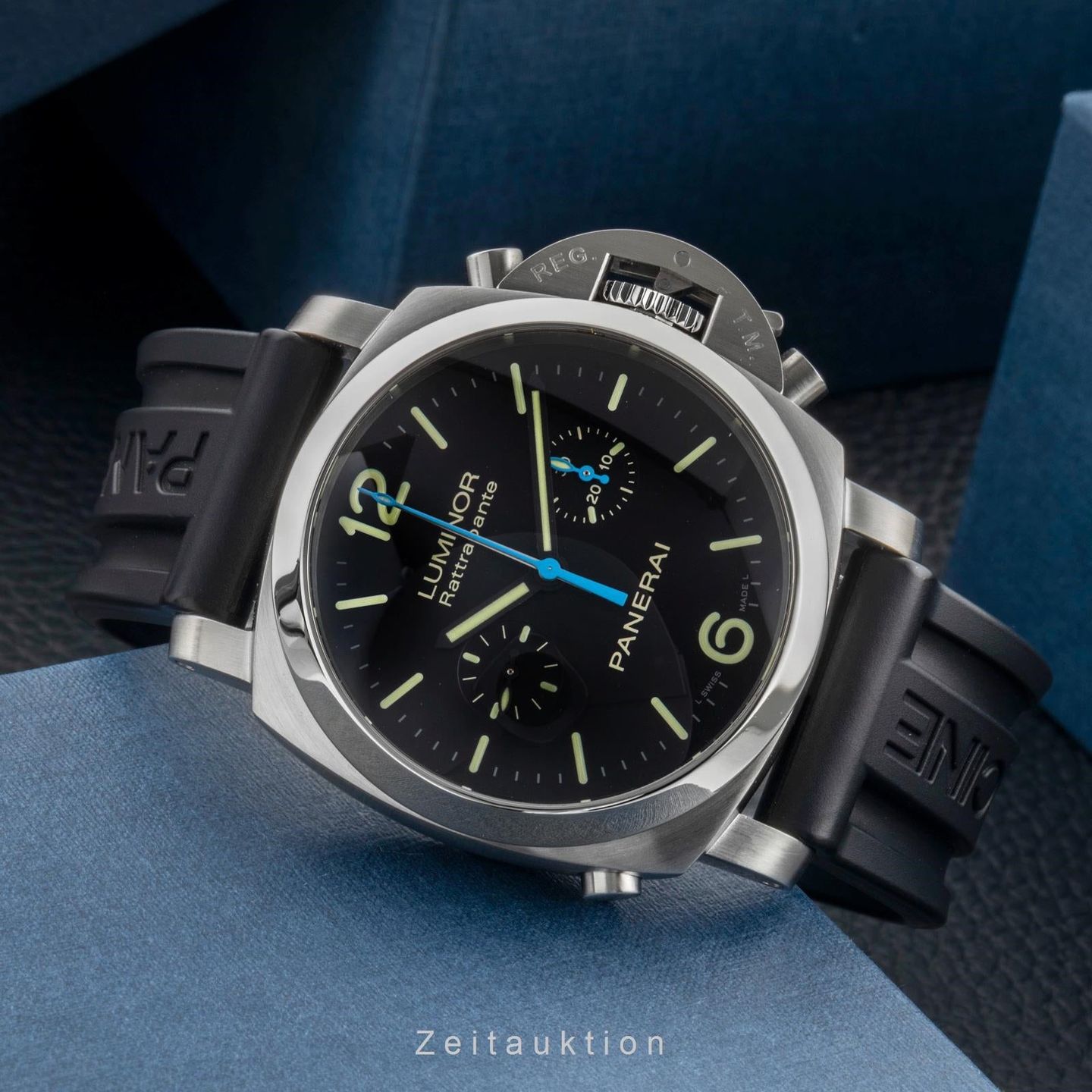 Panerai Special Editions PAM00362 (2010) - Zwart wijzerplaat 44mm Staal (2/8)