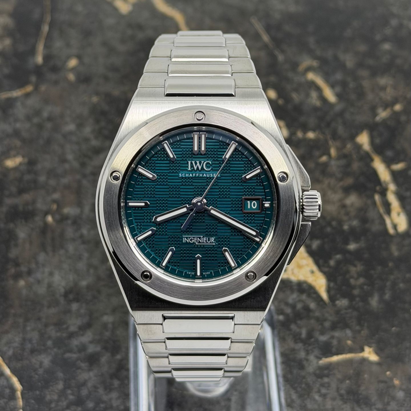 IWC Ingenieur Automatic IW328903 (2026) - Blue dial 40 mm Steel case (4/8)