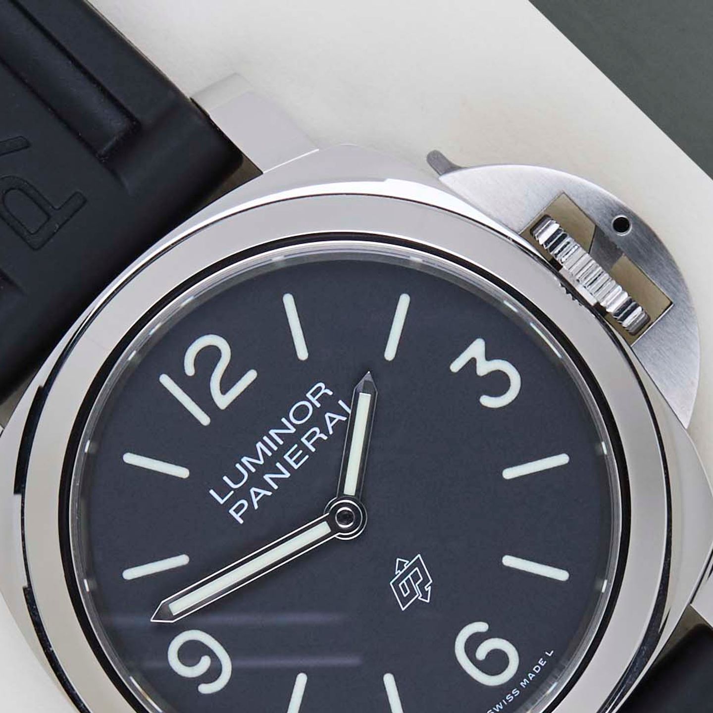 Panerai Luminor Base Logo PAM01086 (2026) - Black dial 44 mm Steel case (3/8)