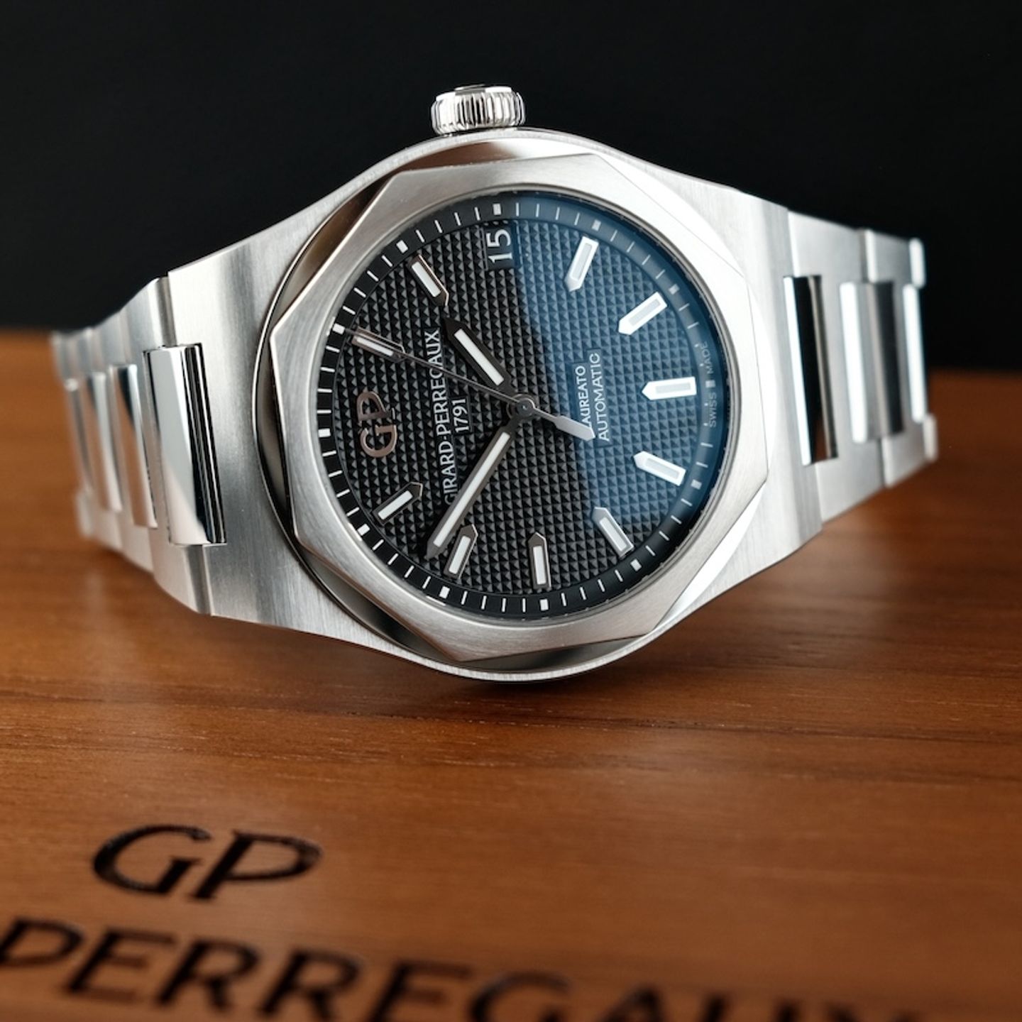 Girard-Perregaux Laureato 81010-11-634-11A - (2/8)