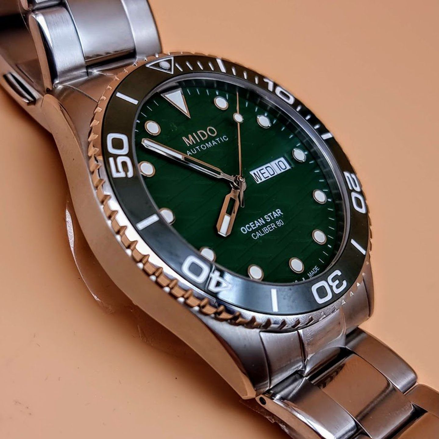 Mido Ocean Star M042.430.11.091.00 (2025) - Green dial 43 mm Steel case (4/8)