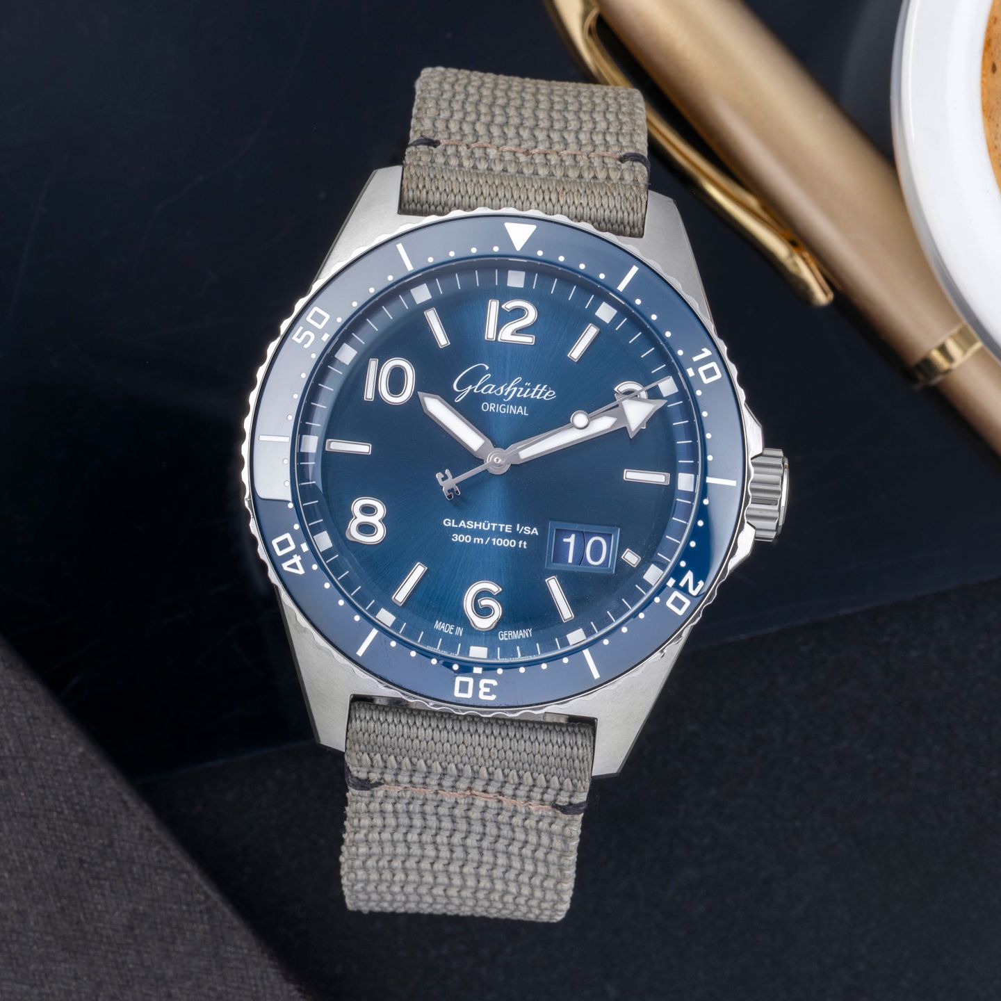 Glashütte Original SeaQ Panorama Date 1-36-13-02-81-34 (Unknown (random serial)) - Blue dial 43 mm Steel case (1/8)