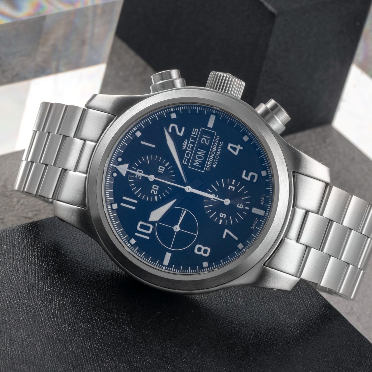 Fortis Chronograph Cosmonauts 656.10.141 (2022) - Black dial 42 mm Steel case (2/8)