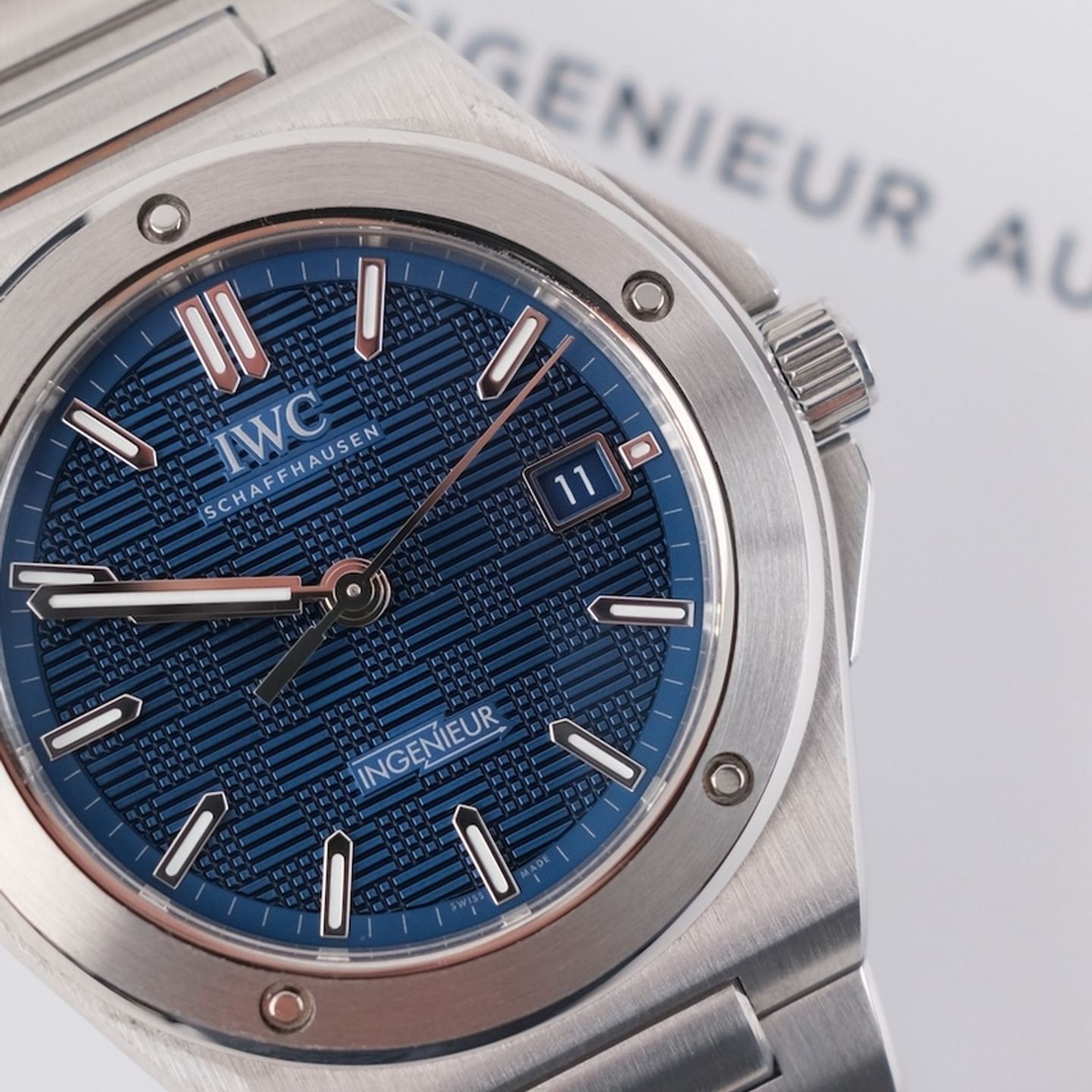 IWC Ingenieur Automatic IW328907 (2025) - Blue dial 40 mm Steel case (3/8)