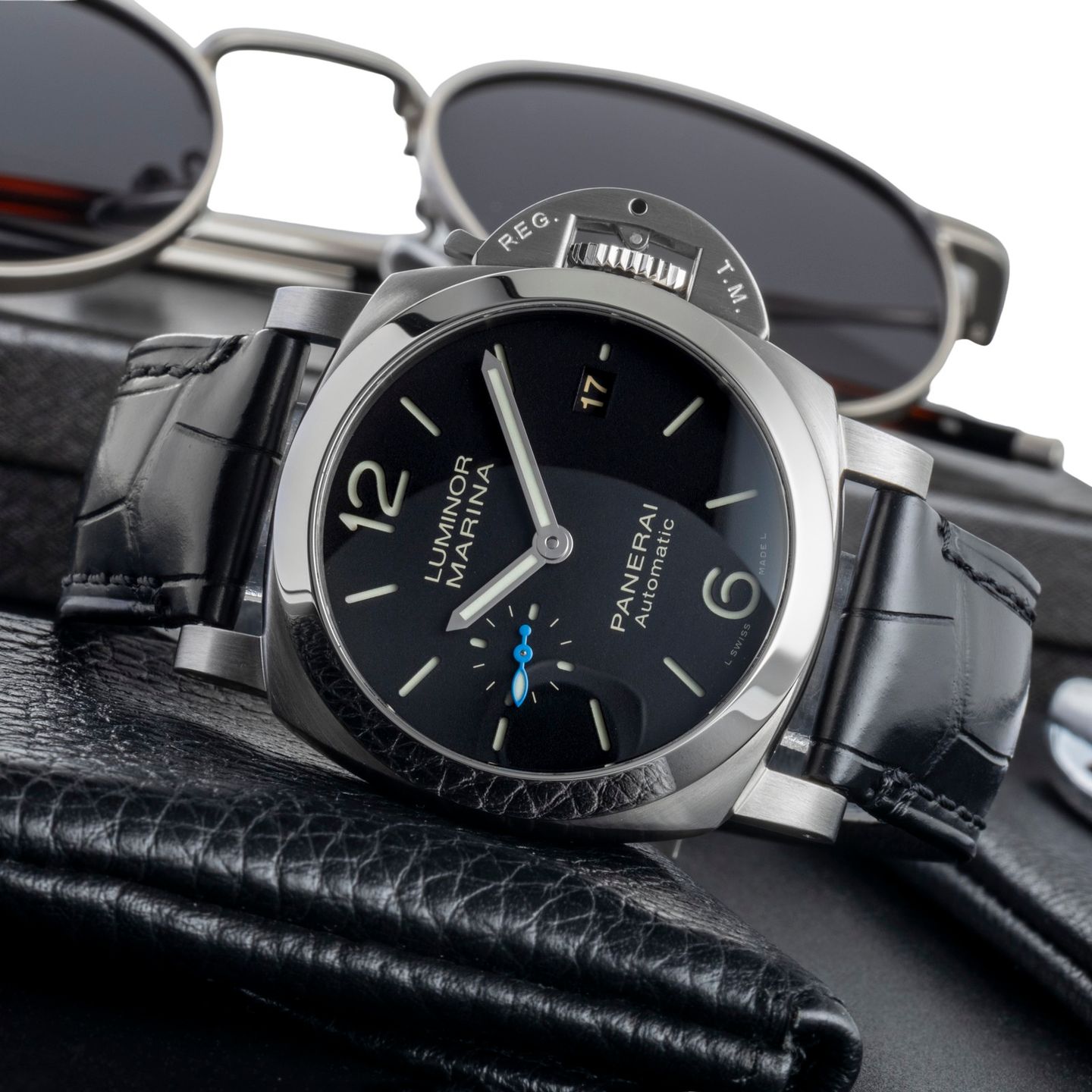 Panerai Luminor 1950 PAM01372 (2024) - Black dial 40 mm Steel case (2/8)