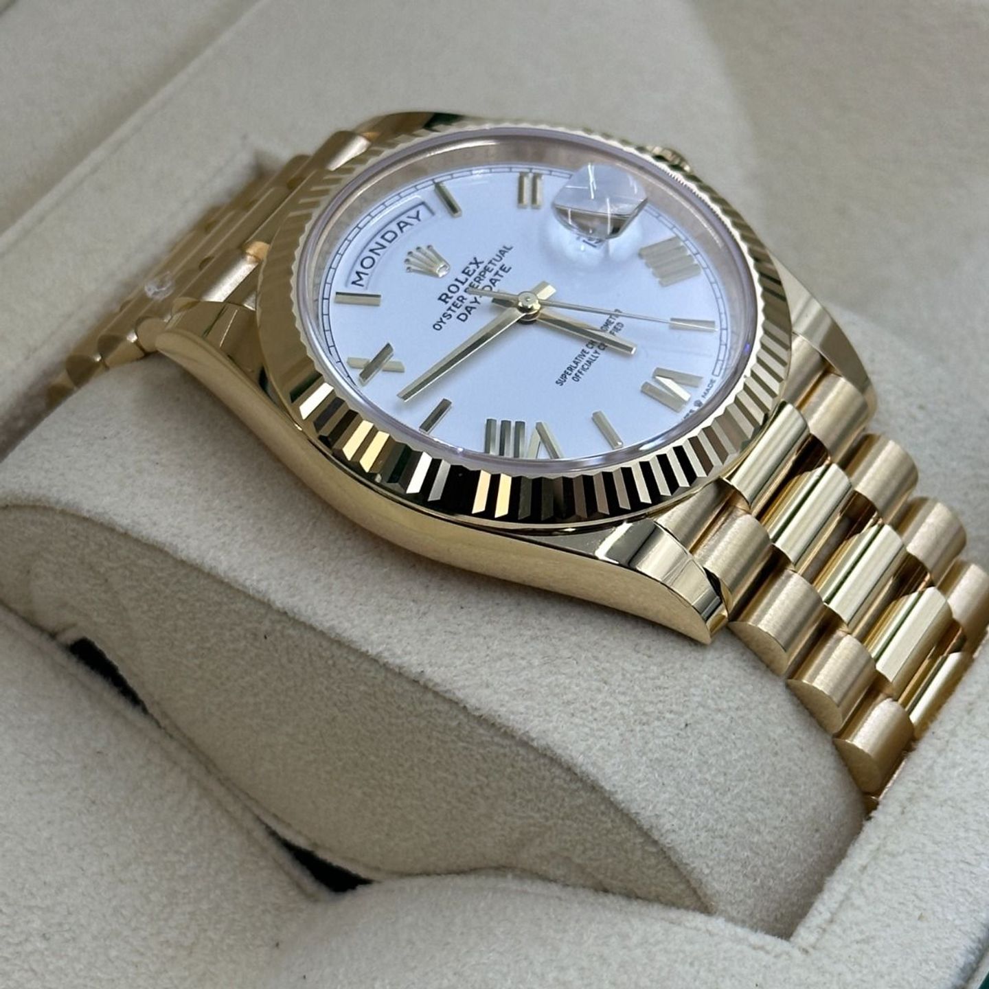 Rolex Day-Date 40 228238 (2023) - Wit wijzerplaat 40mm Geelgoud (7/8)