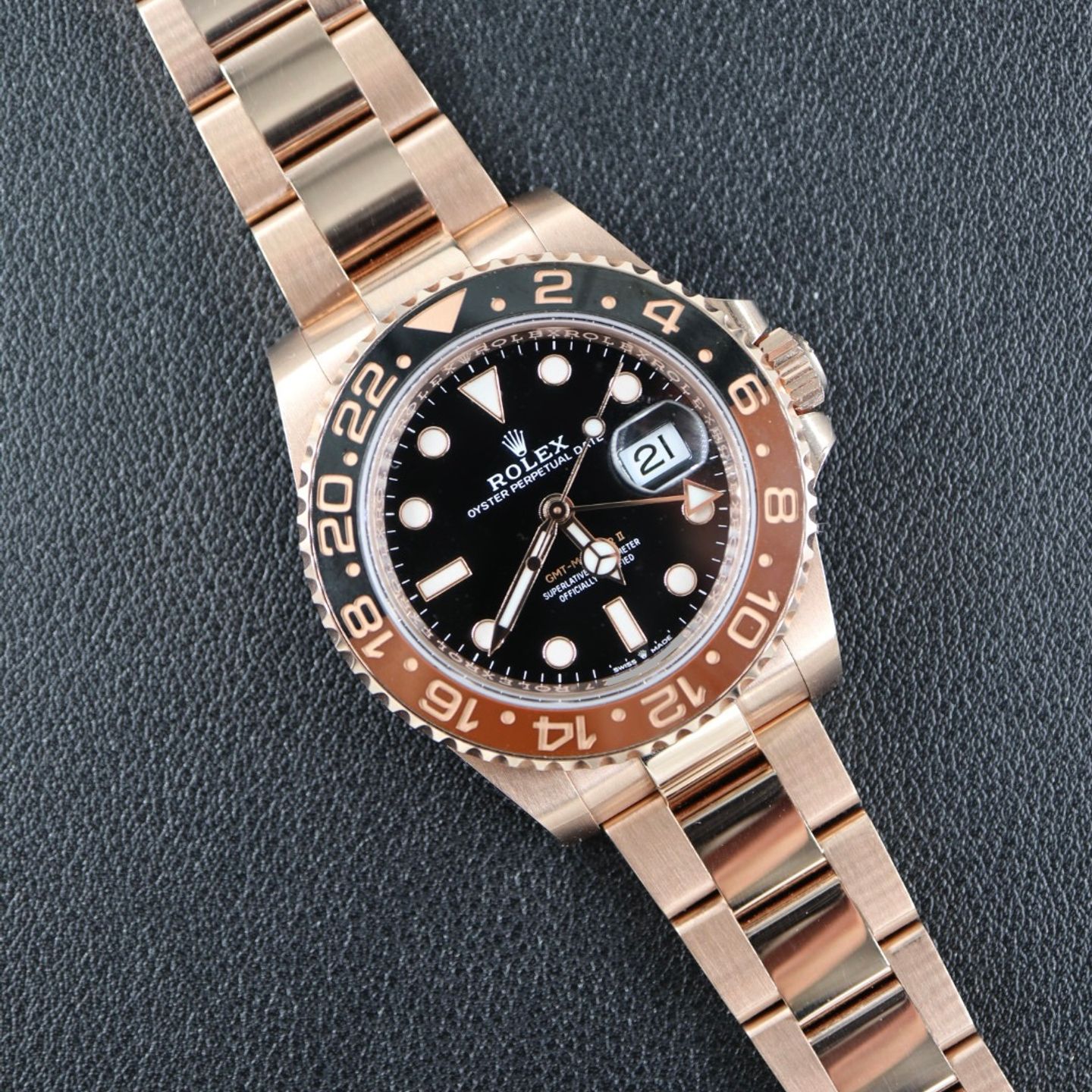 Rolex GMT-Master II 126715CHNR (2022) - Black dial 40 mm Rose Gold case (2/7)