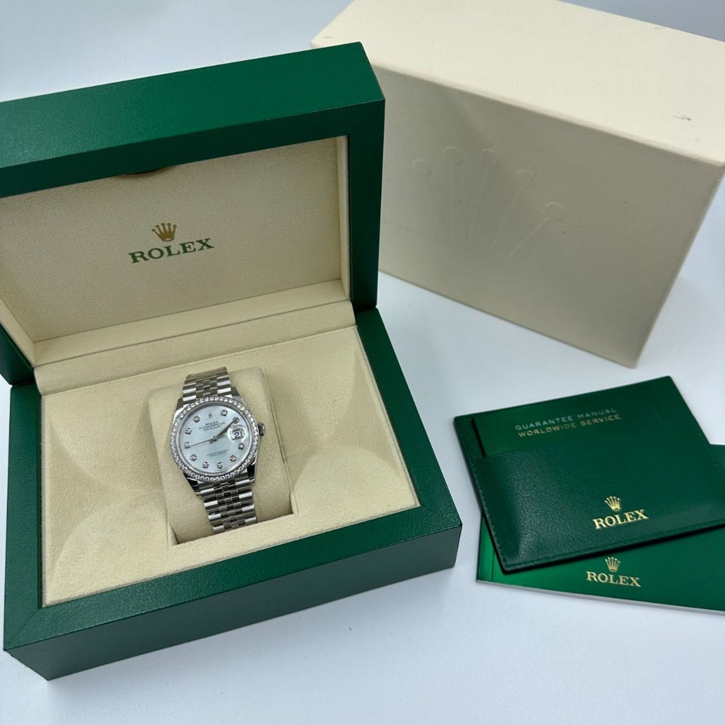 Rolex Datejust 36 126284RBR (2024) - Parelmoer wijzerplaat 36mm Staal (2/8)