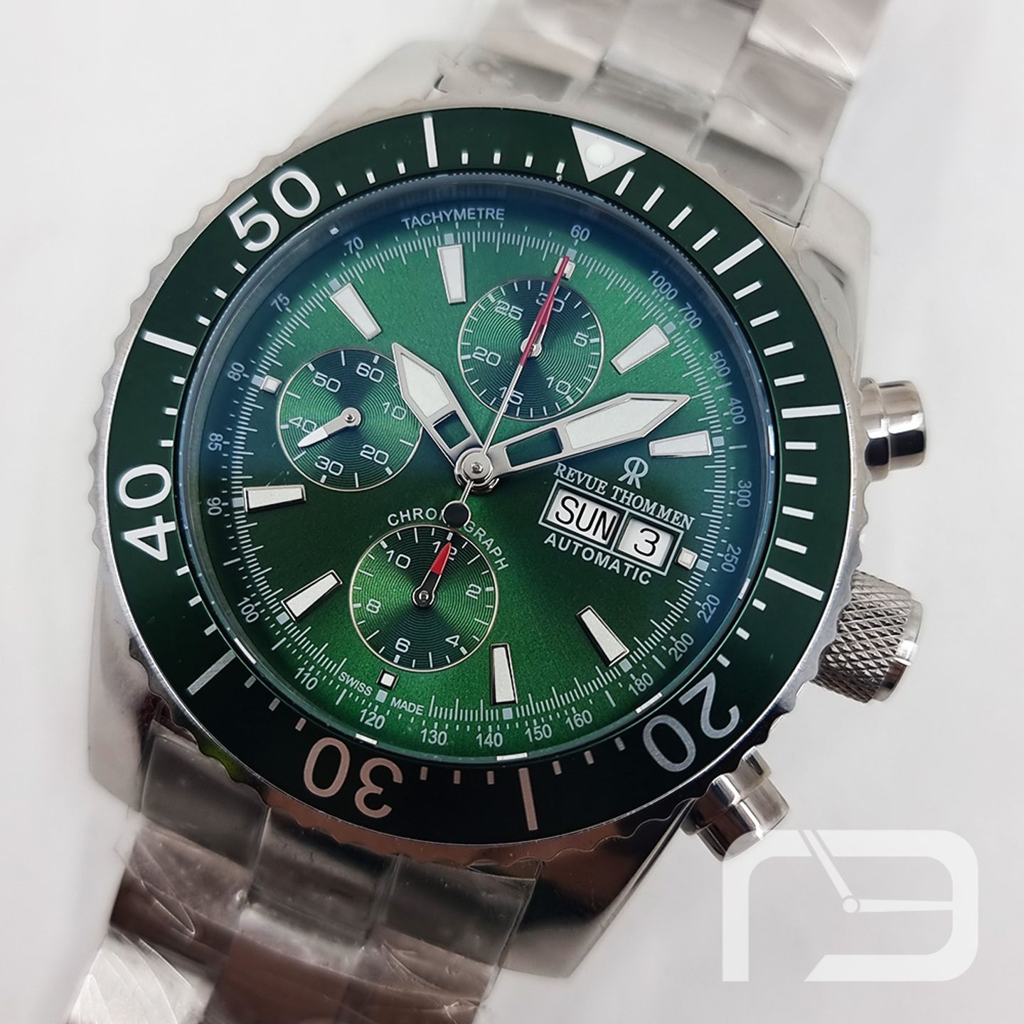 Revue Thommen Diver's Day-Date Chronograph 17030.6132 (2024) - Groen wijzerplaat 45mm Staal (1/8)