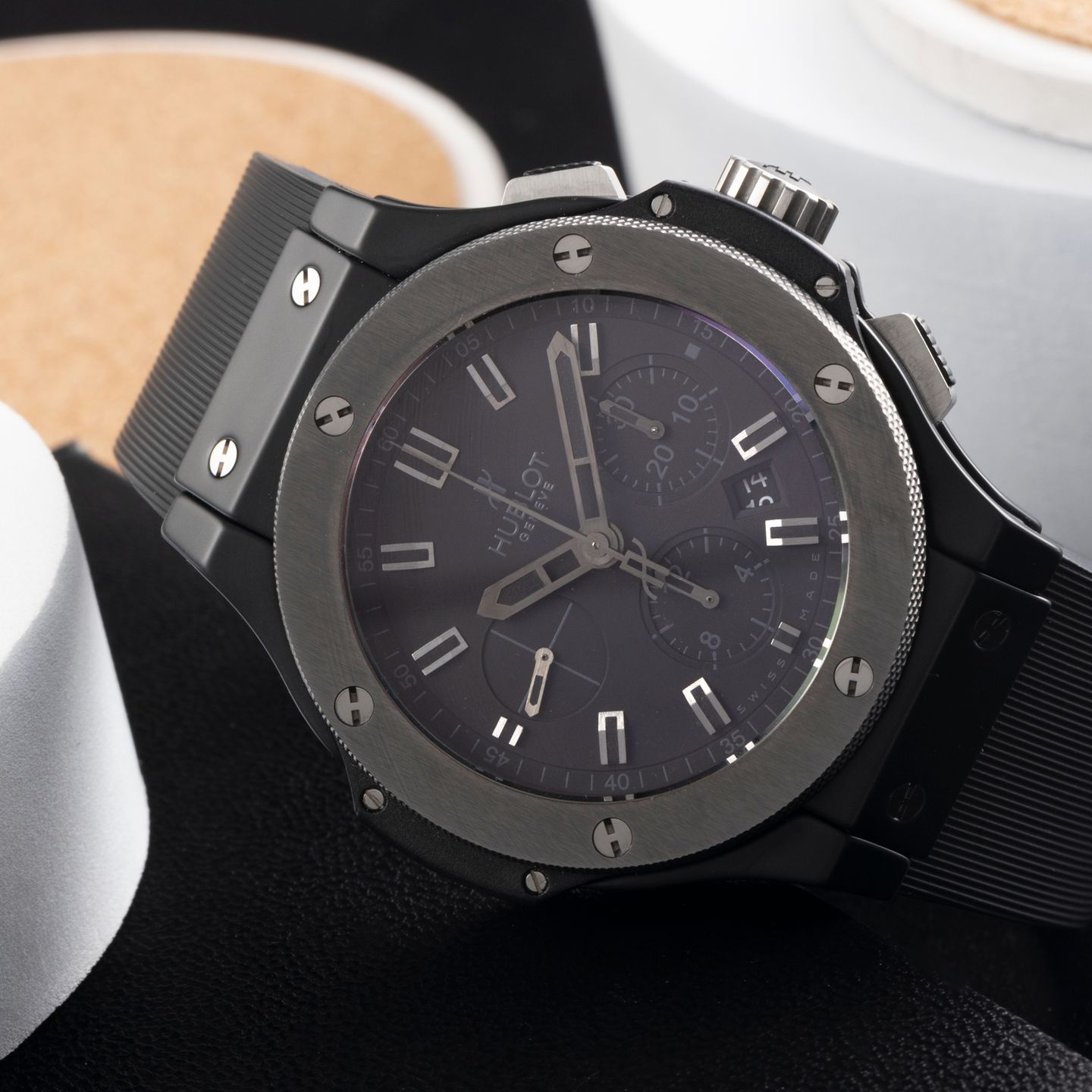 Hublot Big Bang 44 mm 301.CK.1140.RX (2015) - Black dial 44 mm Ceramic case (2/8)