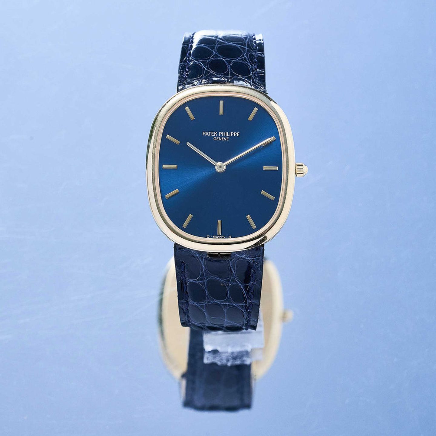Patek Philippe Golden Ellipse 3738/100 (1992) - Blauw wijzerplaat 35mm Geelgoud (2/8)