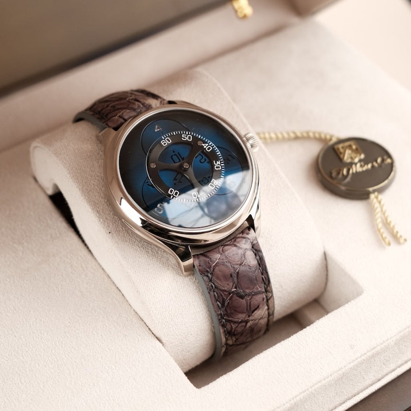 H. Moser & Cie. Endeavour 18060200 - (2/8)