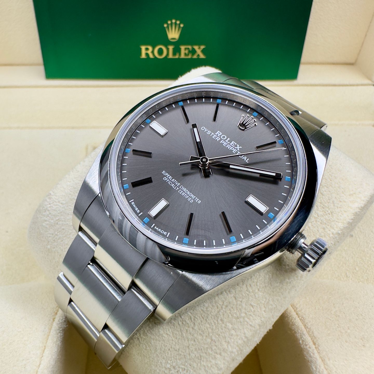 Rolex Oyster Perpetual 39 114300 (2019) - Grey dial 39 mm Steel case (2/8)