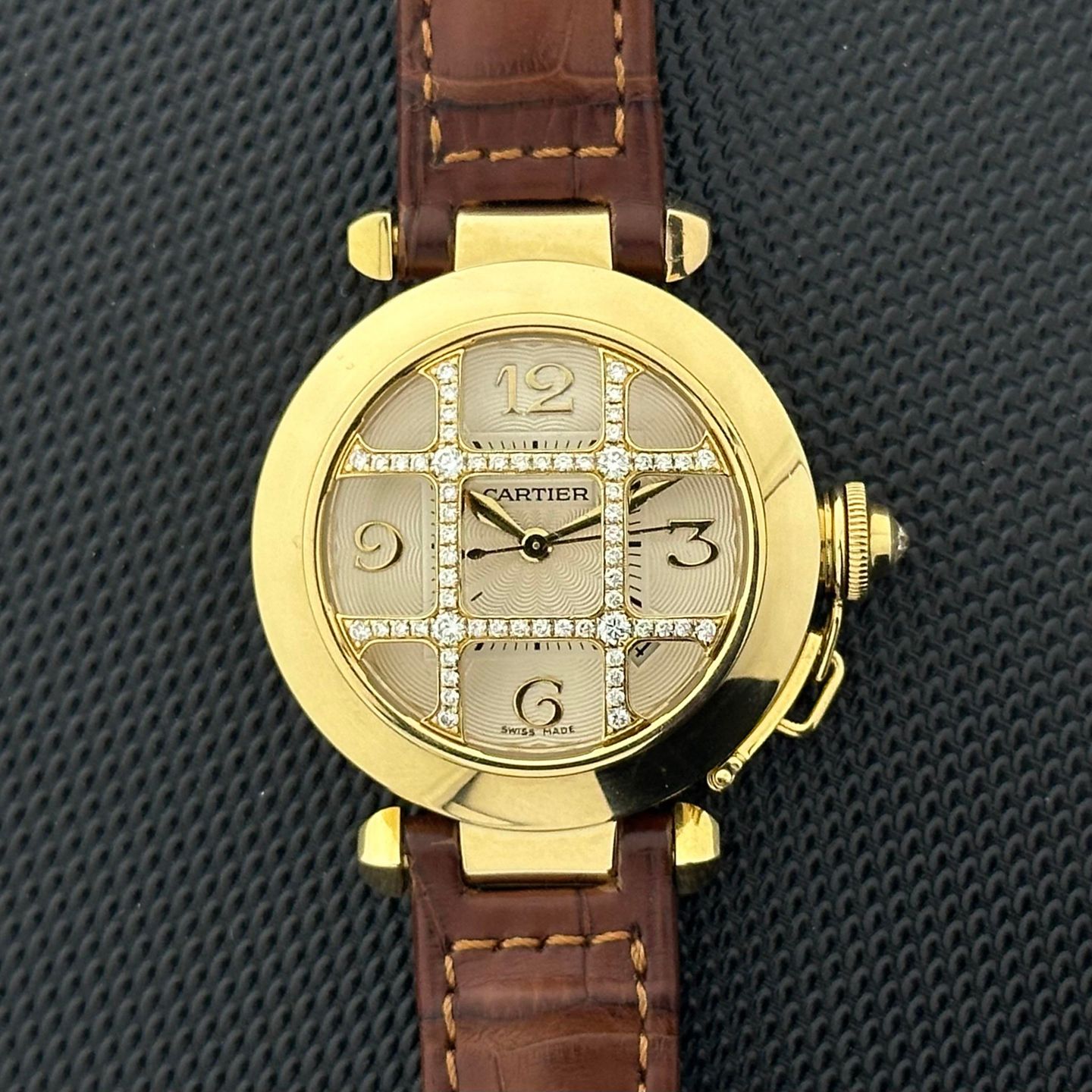 Cartier Pasha 2520 (Unknown (random serial)) - Silver dial 32 mm Yellow Gold case (1/8)