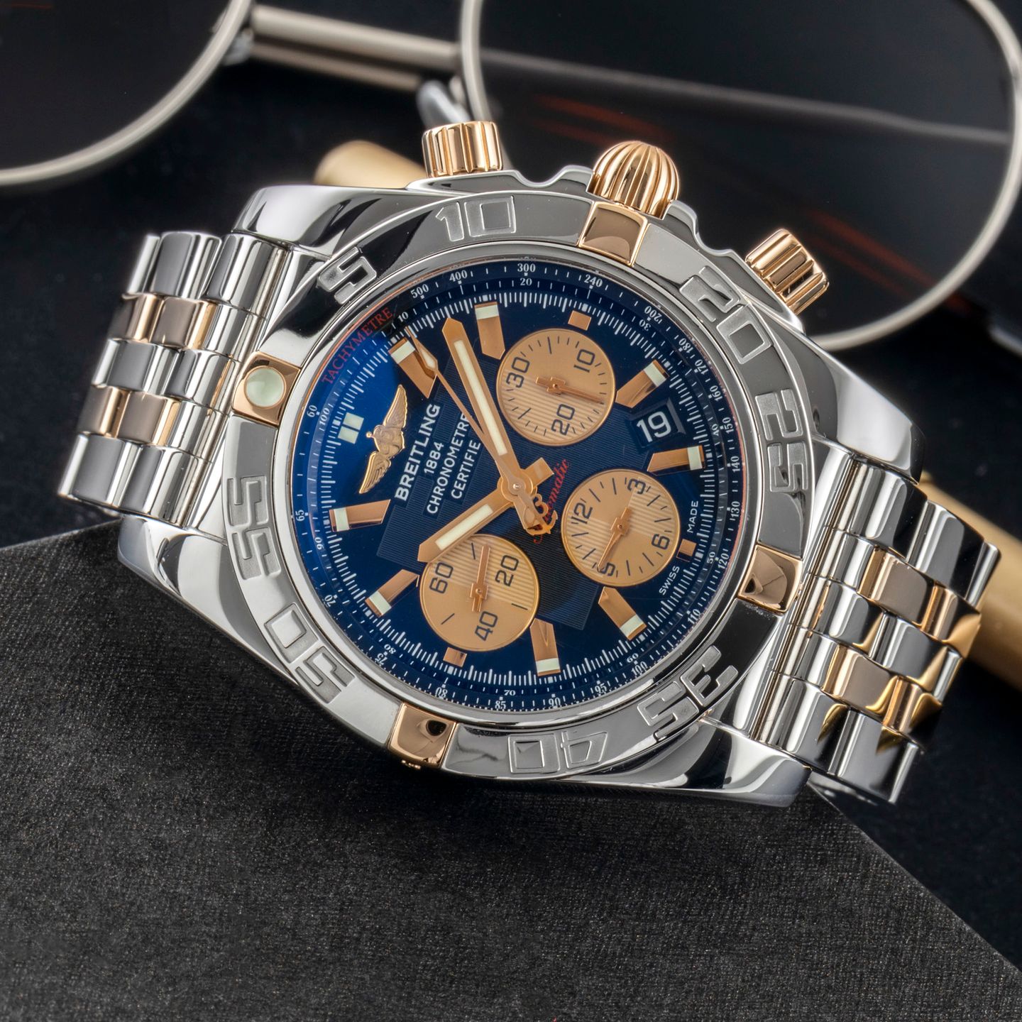 Breitling Chronomat 44 IB0110 (2020) - Zwart wijzerplaat 44mm Goud/Staal (2/8)