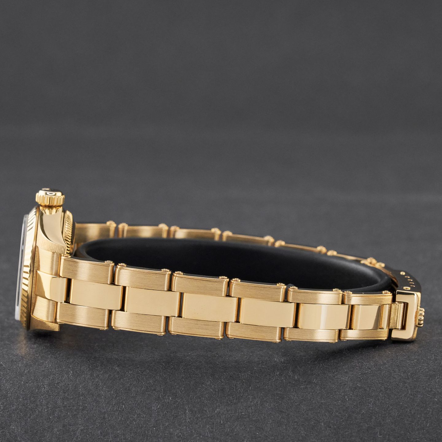 Rolex Oyster Perpetual 26 67198 (1995) - 26 mm Yellow Gold case (5/8)
