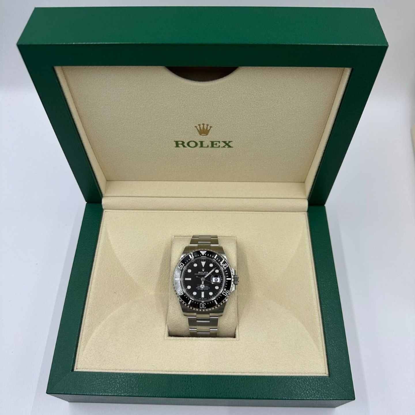 Rolex Sea-Dweller 126600 (2023) - Black dial 43 mm Steel case (3/8)