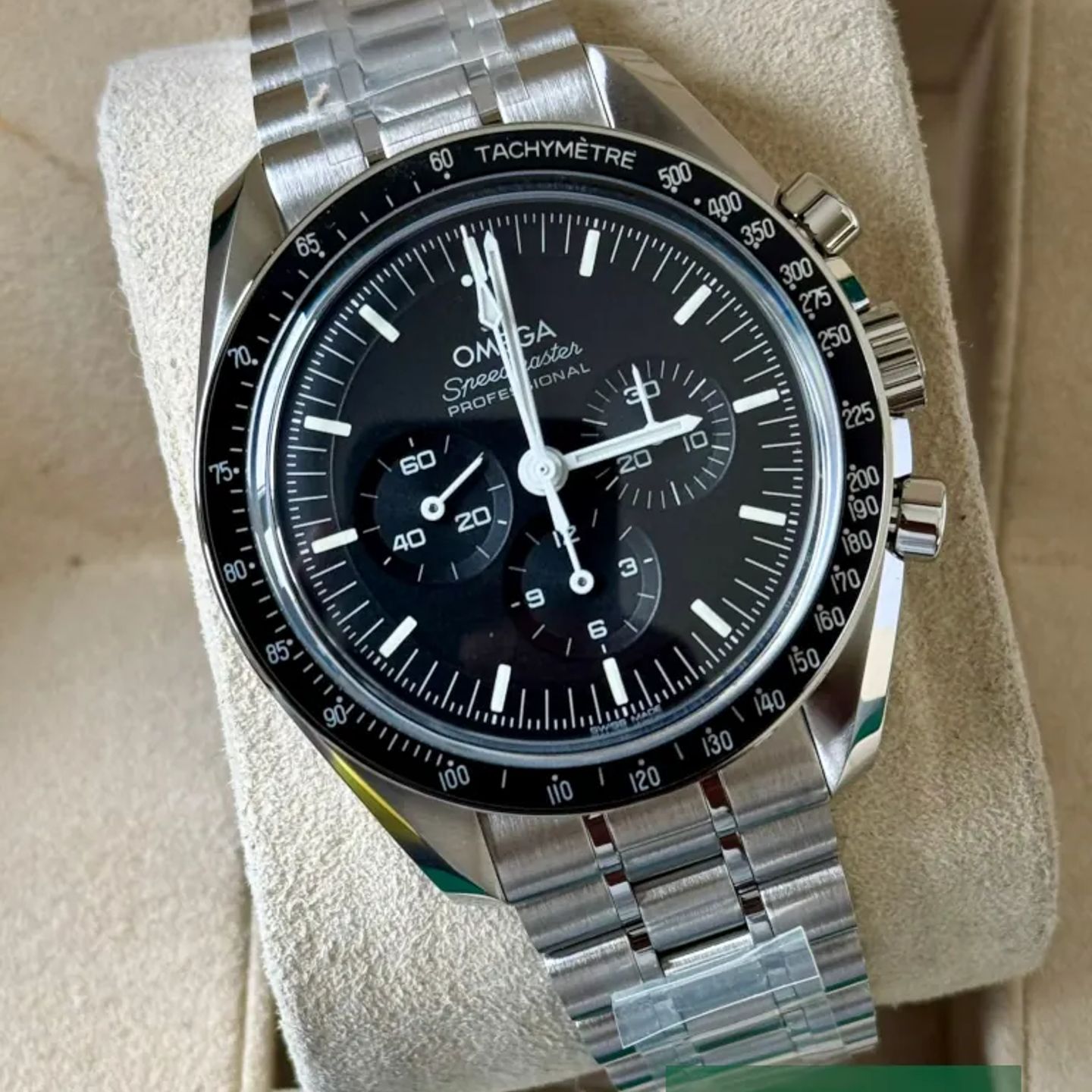 Omega Speedmaster Professional Moonwatch 310.30.42.50.01.002 (2026) - Black dial 42 mm Steel case (1/7)