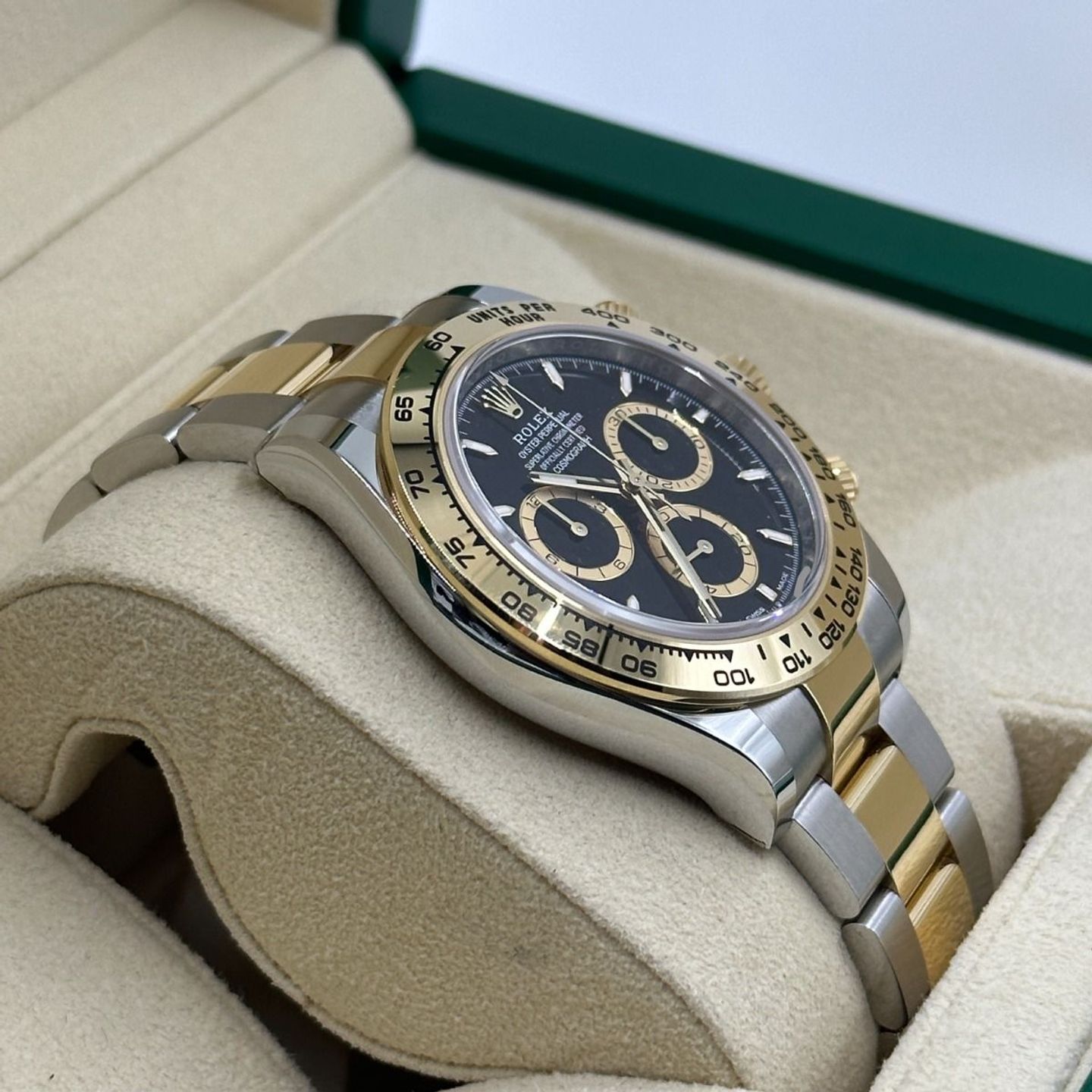 Rolex Daytona 126503 (2024) - Black dial 40 mm Gold/Steel case (7/8)