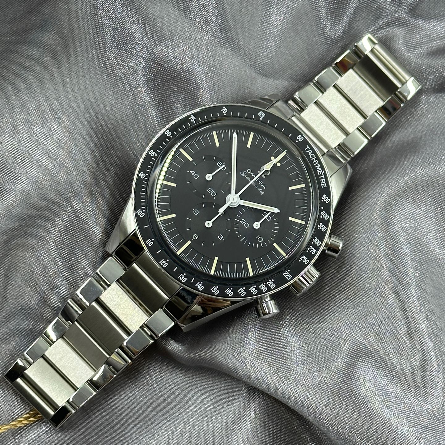 Omega Speedmaster 311.30.40.30.01.001 (2024) - Black dial 40 mm Steel case (3/8)