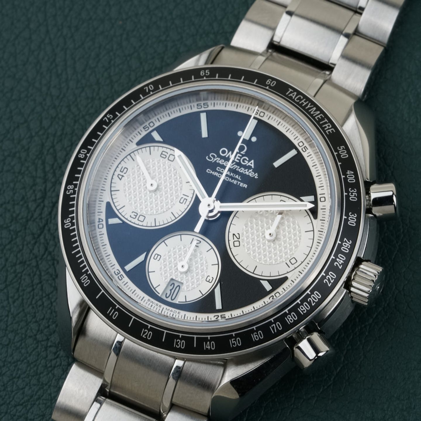 Omega Speedmaster Racing 326.30.40.50.01.002 - (2/8)