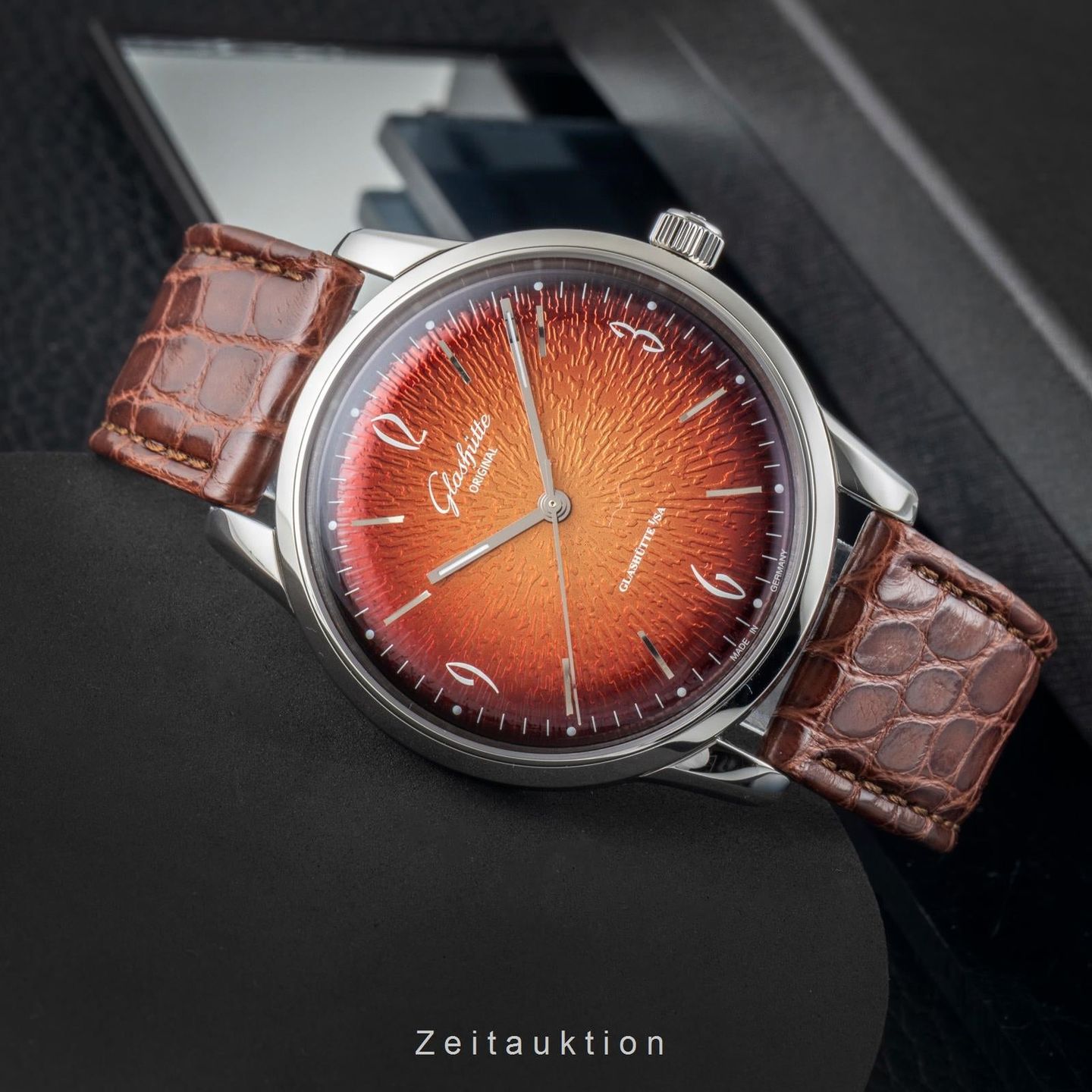 Glashütte Original Sixties 1-39-52-13-02-04 (Unknown (random serial)) - Orange dial 39 mm Steel case (2/8)