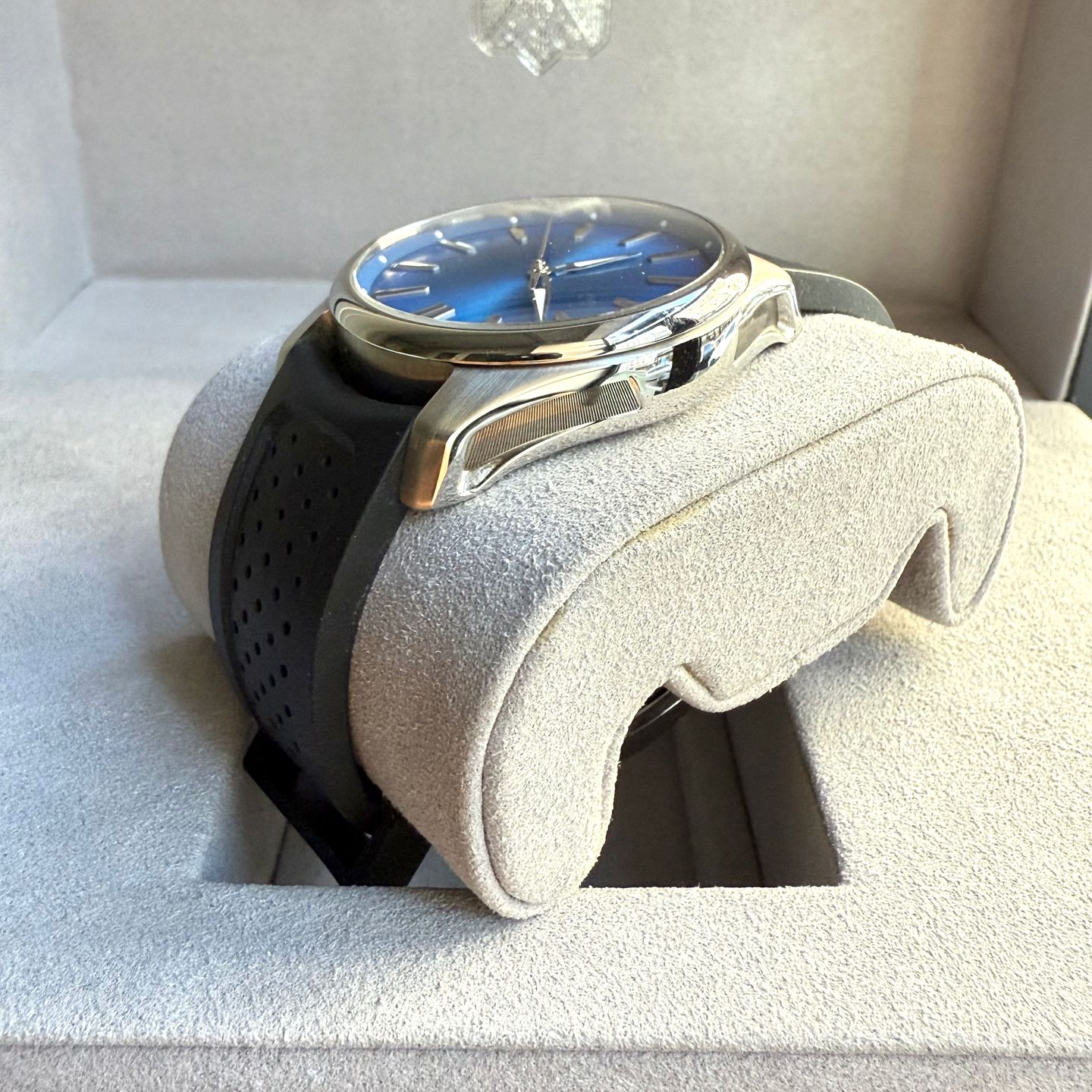 H. Moser & Cie. Pioneer 3200-1217 (2023) - Blue dial 40 mm Steel case (22/28)