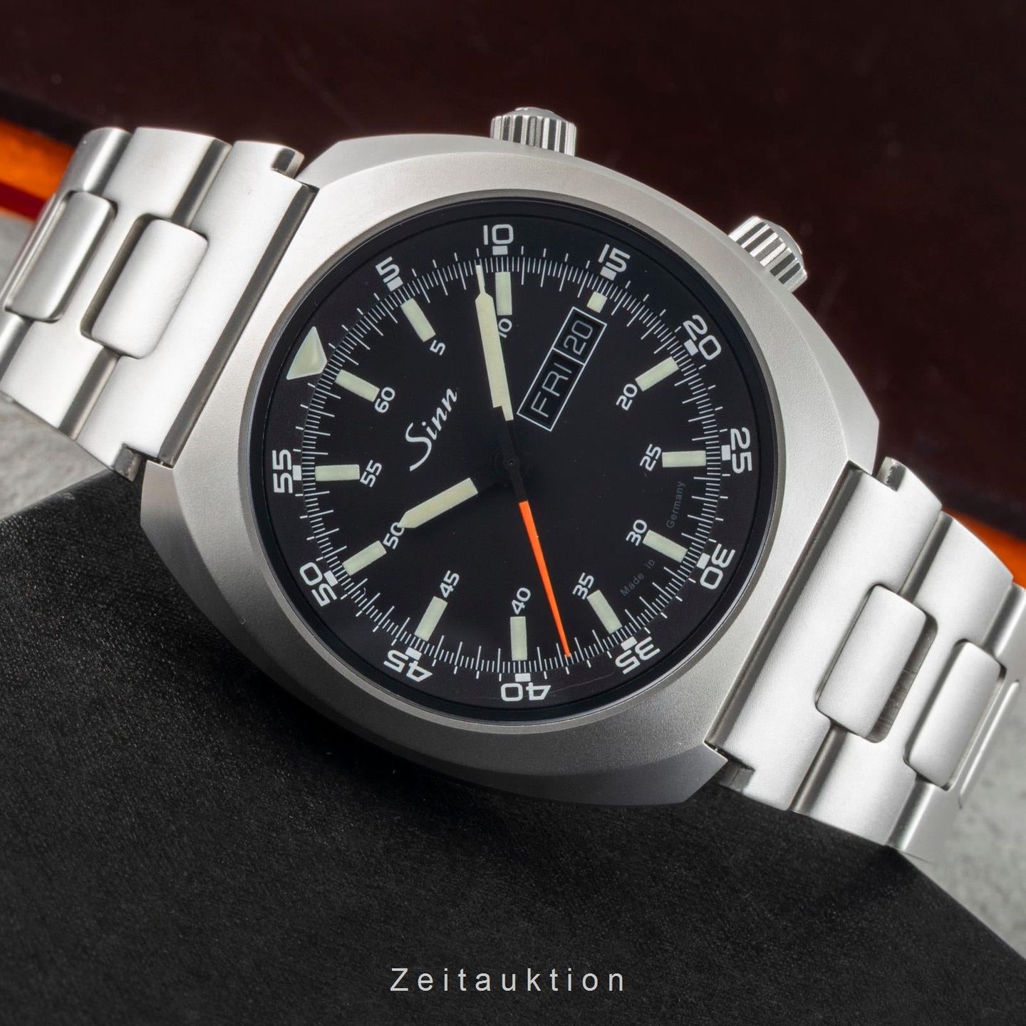 Sinn 240 240.010 (Unknown (random serial)) - Black dial 43 mm Steel case (2/8)