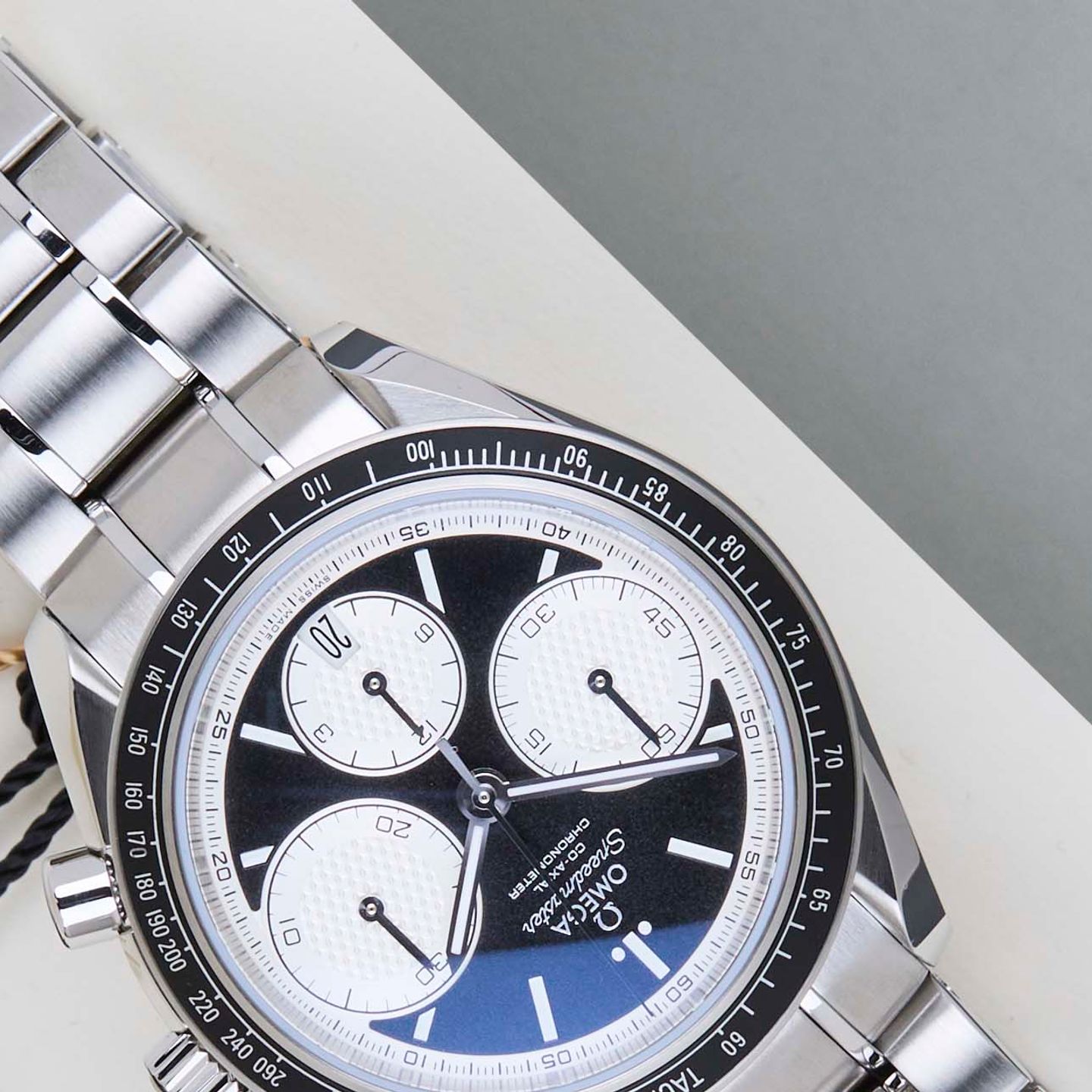 Omega Speedmaster Racing 326.30.40.50.01.002 - (4/8)