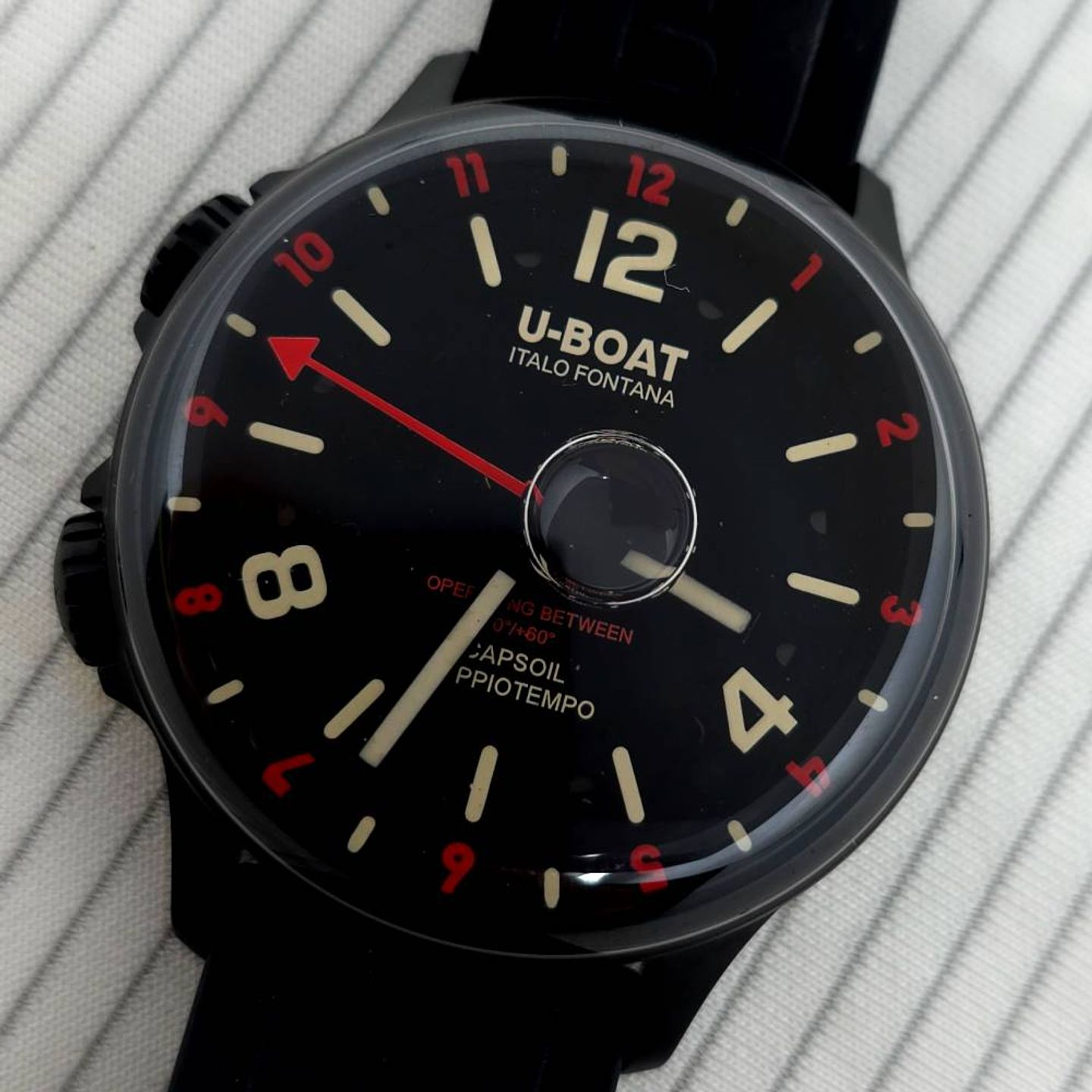 U-Boat Capsoil DLC 8841 (2025) - Black dial 46 mm Steel case (2/8)