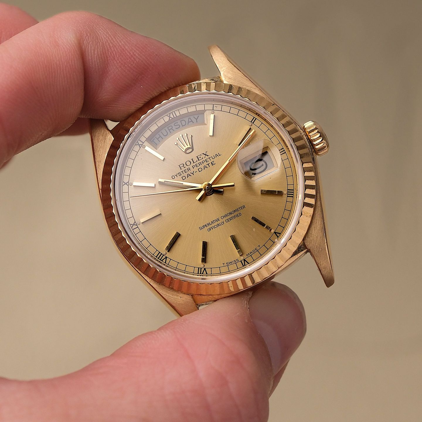 Rolex Day-Date 36 18038 (1978) - Champagne wijzerplaat 36mm Geelgoud (2/8)