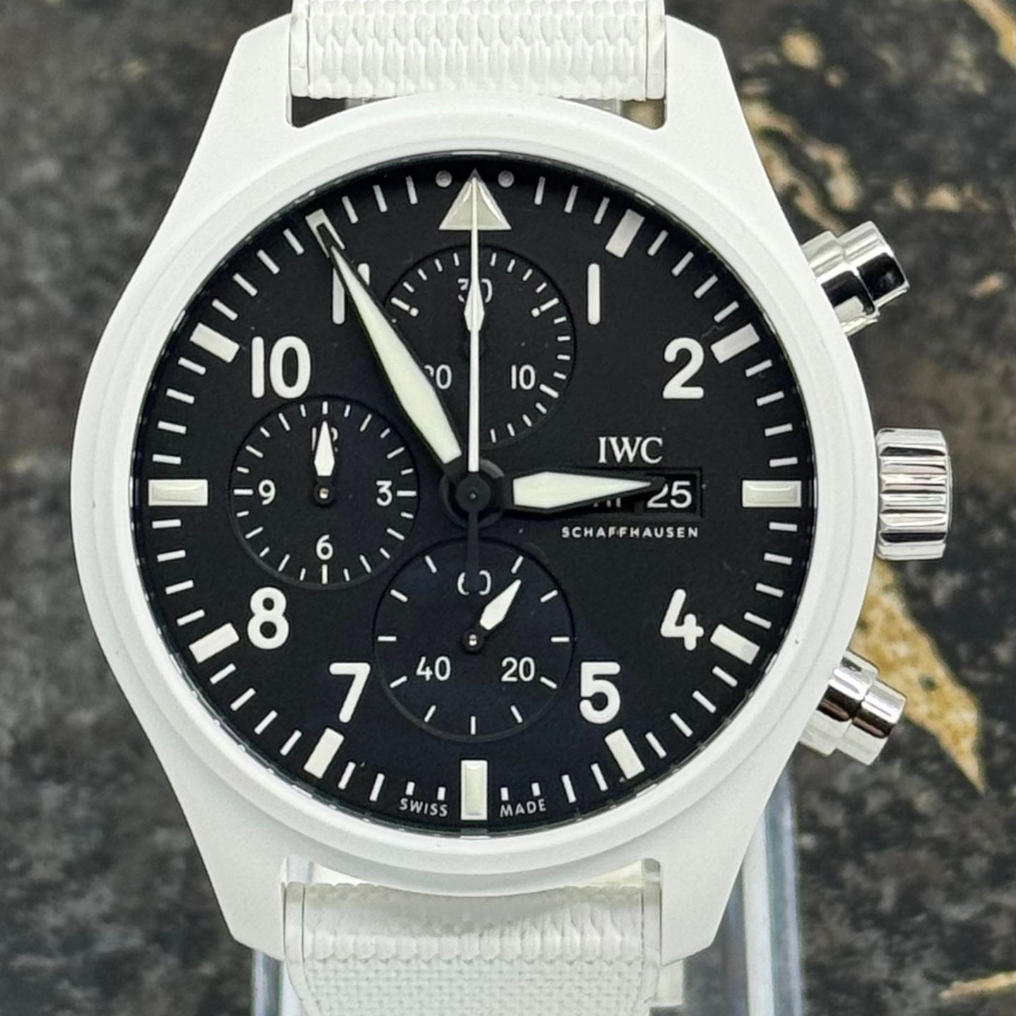 IWC Pilot Chronograph Top Gun IW389105 (2025) - Zwart wijzerplaat 45mm Keramiek (2/8)