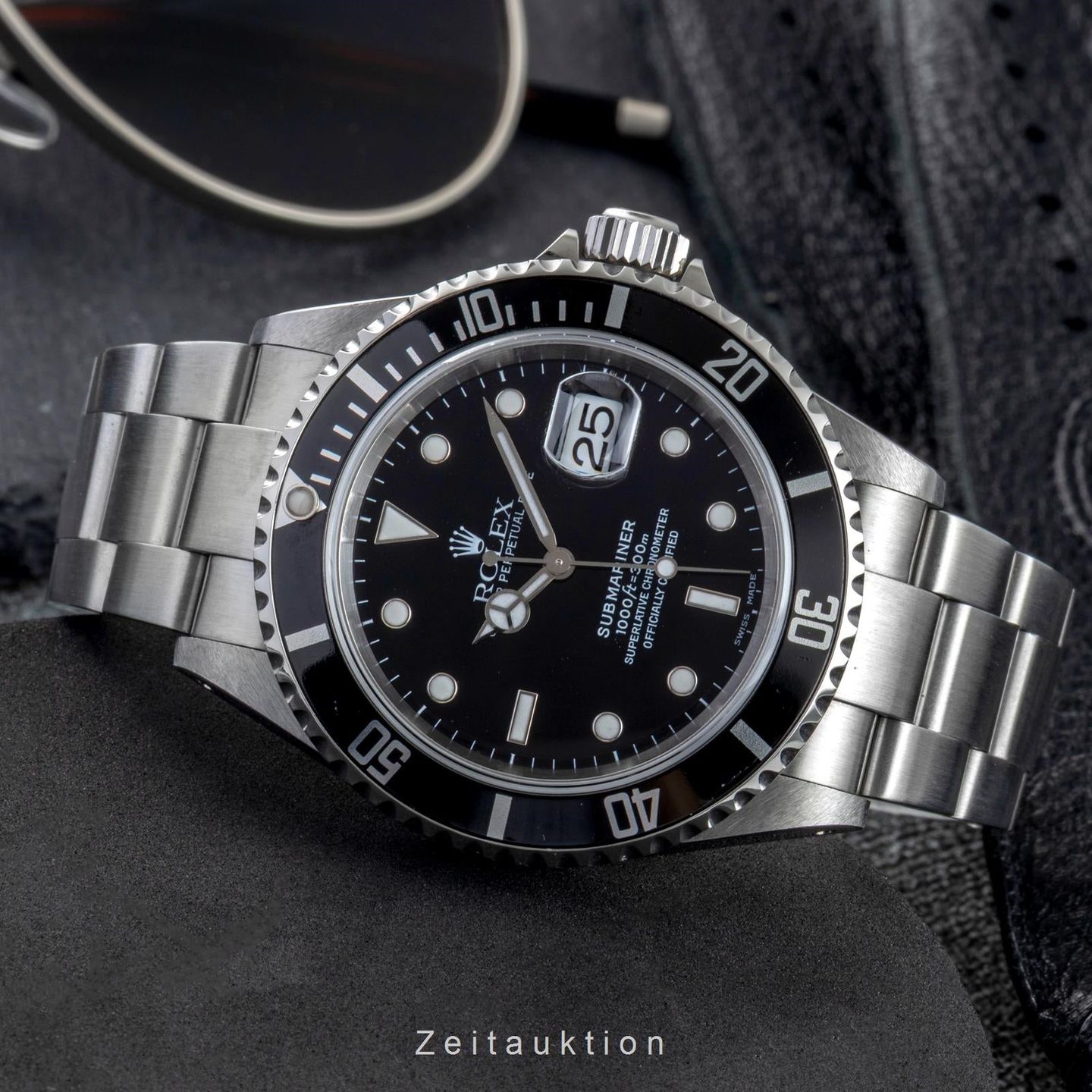 Rolex Submariner Date 16610 (Unknown (random serial)) - Black dial 40 mm Steel case (2/8)