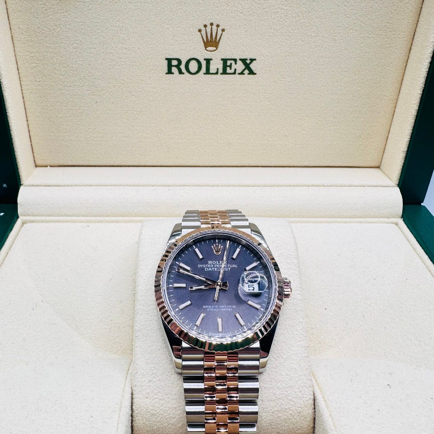 Rolex Datejust 36 126231 (Unknown (random serial)) - Grey dial 36 mm Gold/Steel case (2/4)
