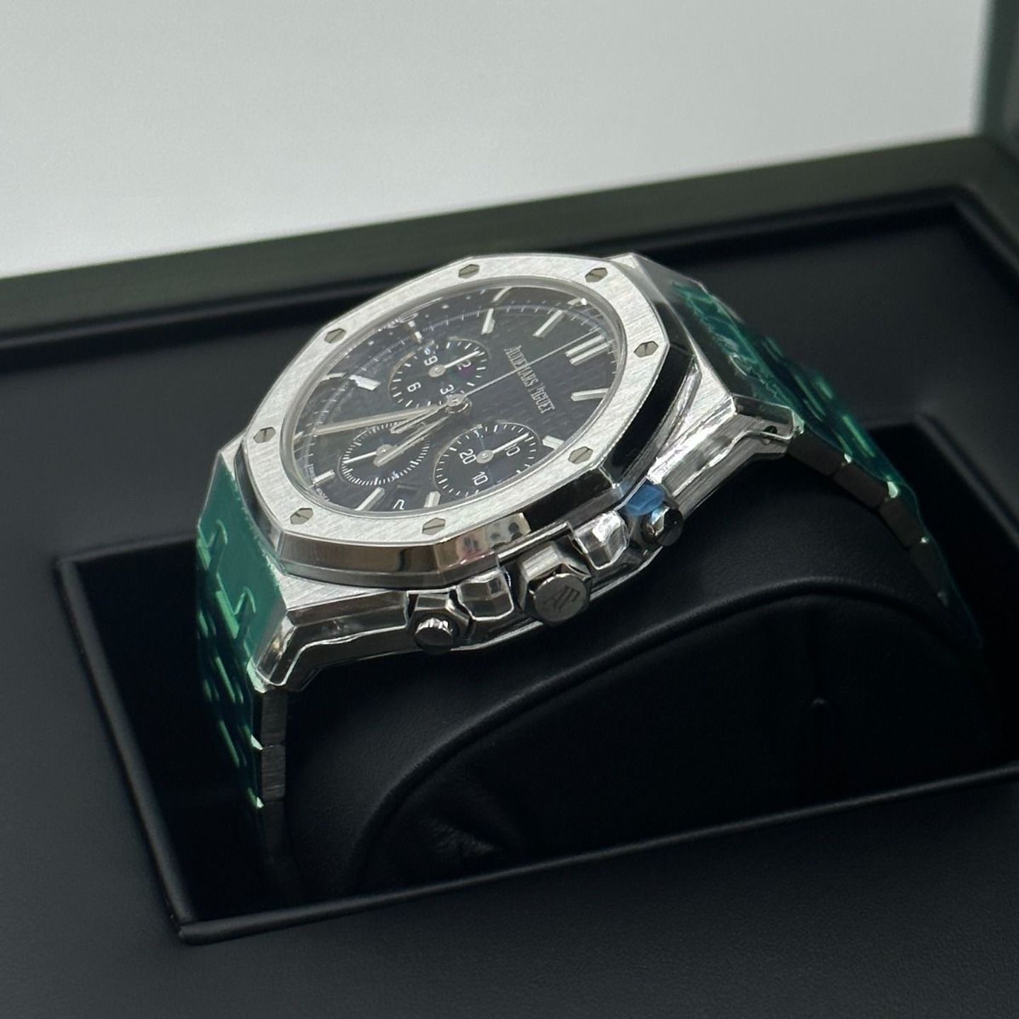 Audemars Piguet Royal Oak Chronograph 26715ST.OO.1356ST.01 (2024) - Blue dial 38 mm Steel case (6/8)