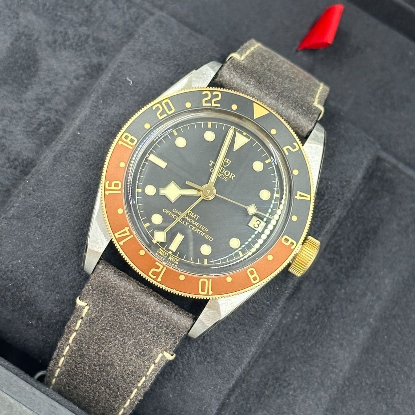 Tudor Black Bay GMT 79833MN-0003 (2023) - Black dial 41 mm Steel case (2/8)