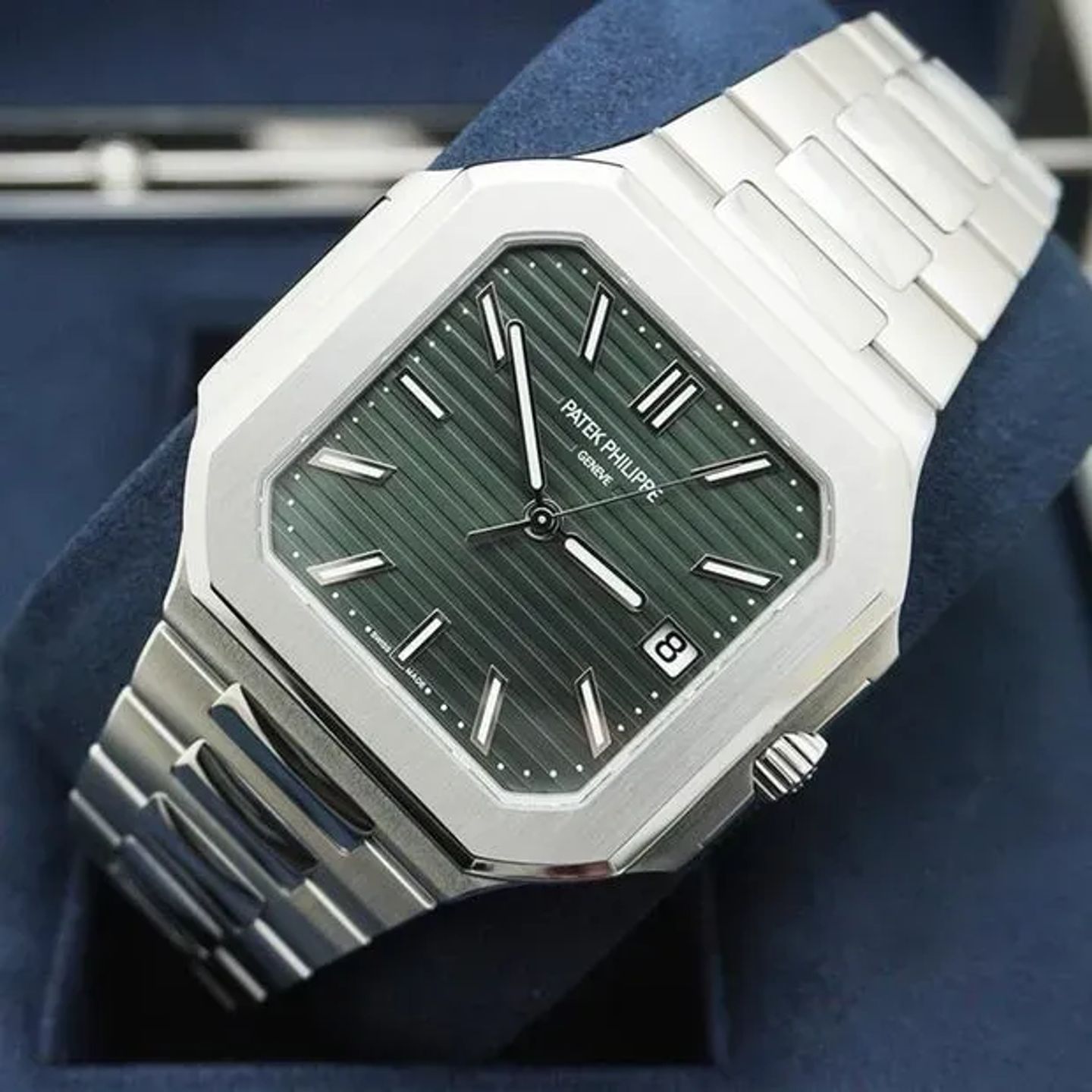 Patek Philippe Cubitus 5821/1A-001 (2024) - Green dial 45 mm Steel case (4/6)
