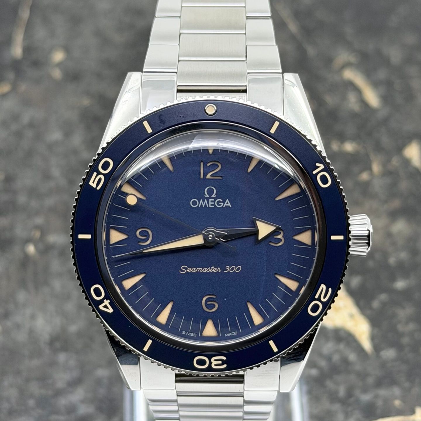 Omega Seamaster 300 234.30.41.21.03.001 (2026) - Blue dial 41 mm Steel case (2/8)