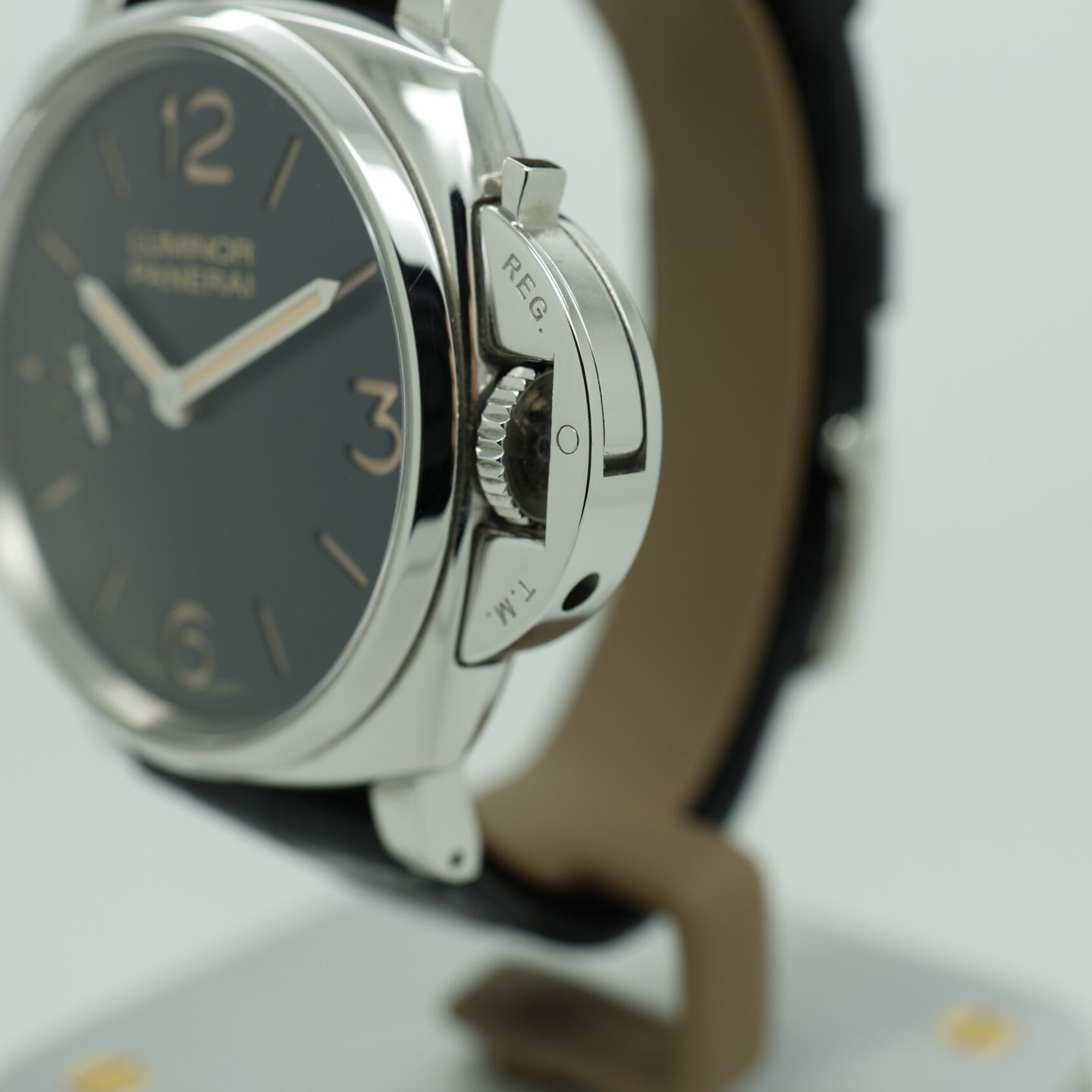 Panerai Luminor Due PAM00676 (2026) - Black dial 42 mm Steel case (3/8)
