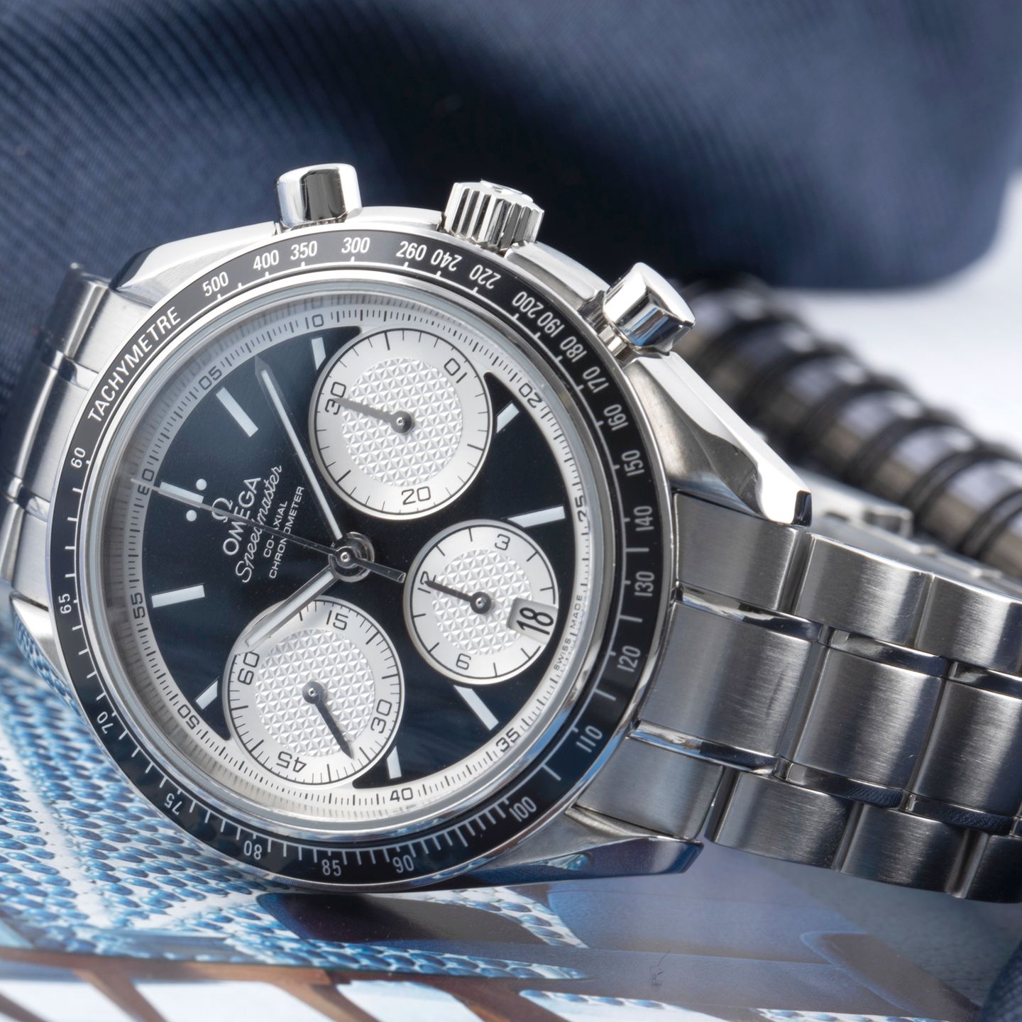 Omega Speedmaster Racing 326.30.40.50.01.002 (Unknown (random serial)) - Black dial 40 mm Steel case (2/8)