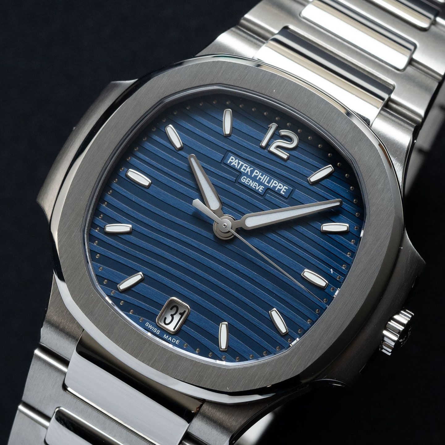 Patek Philippe Nautilus 7118/1A-001 (2023) - Blue dial 35 mm Steel case (3/6)
