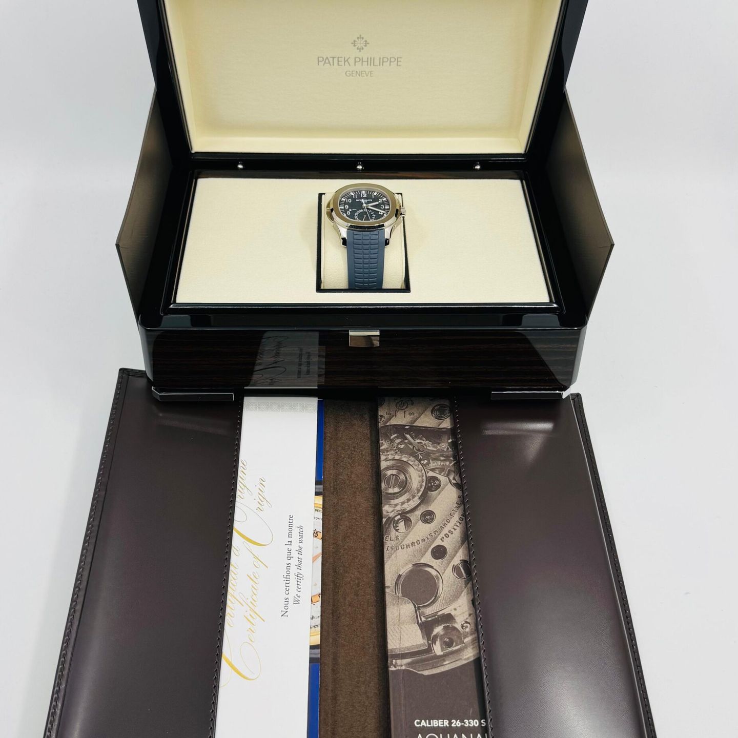 Patek Philippe Aquanaut 5164G-001 - (3/8)