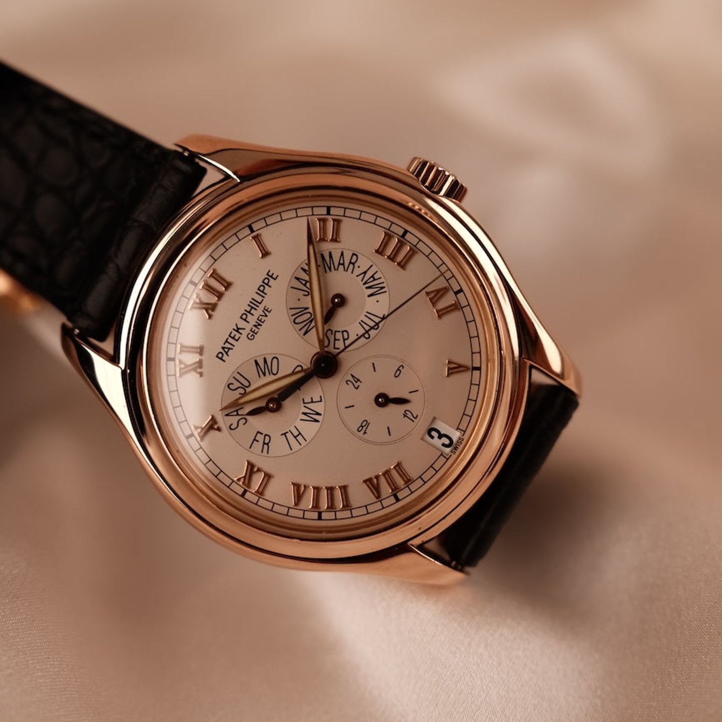 Patek Philippe Annual Calendar 5035R (1997) - White dial 37 mm Red Gold case (2/8)