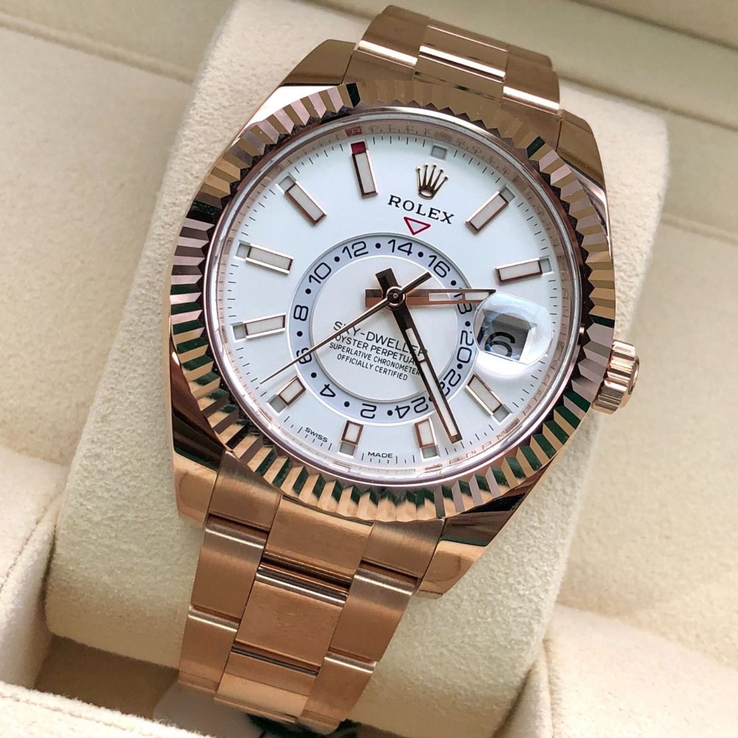 Rolex Sky-Dweller 326935 (2021) - Wit wijzerplaat 42mm Roségoud (3/8)