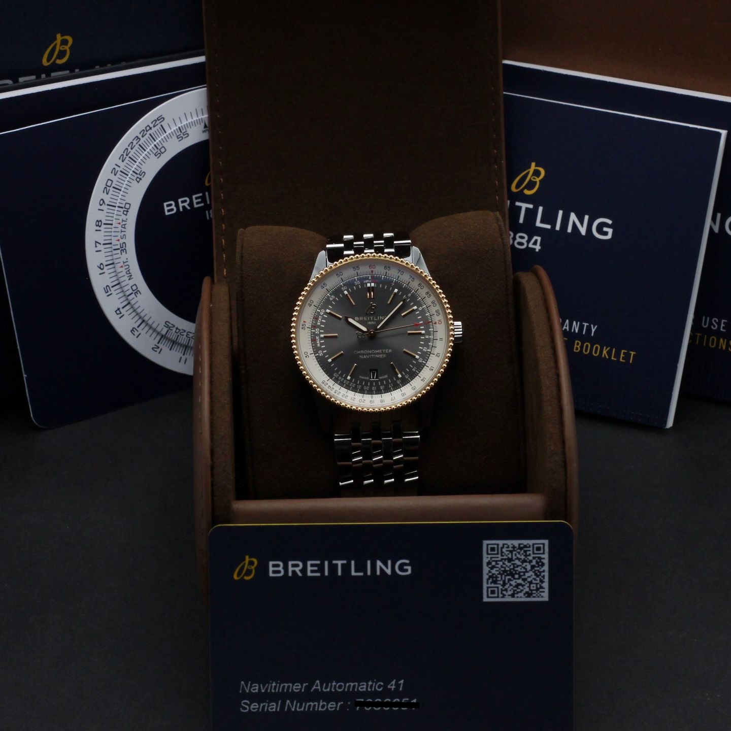 Breitling Navitimer U17326 (2022) - Grijs wijzerplaat 41mm Goud/Staal (3/8)