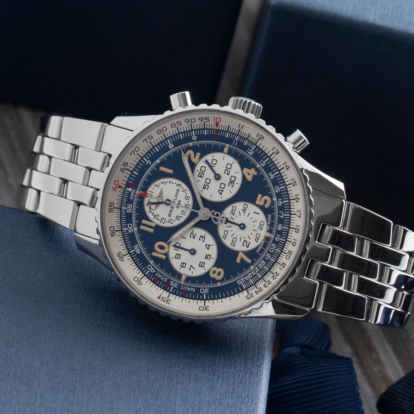 Breitling Navitimer A33030 (1995) - Black dial 38 mm Steel case (2/8)