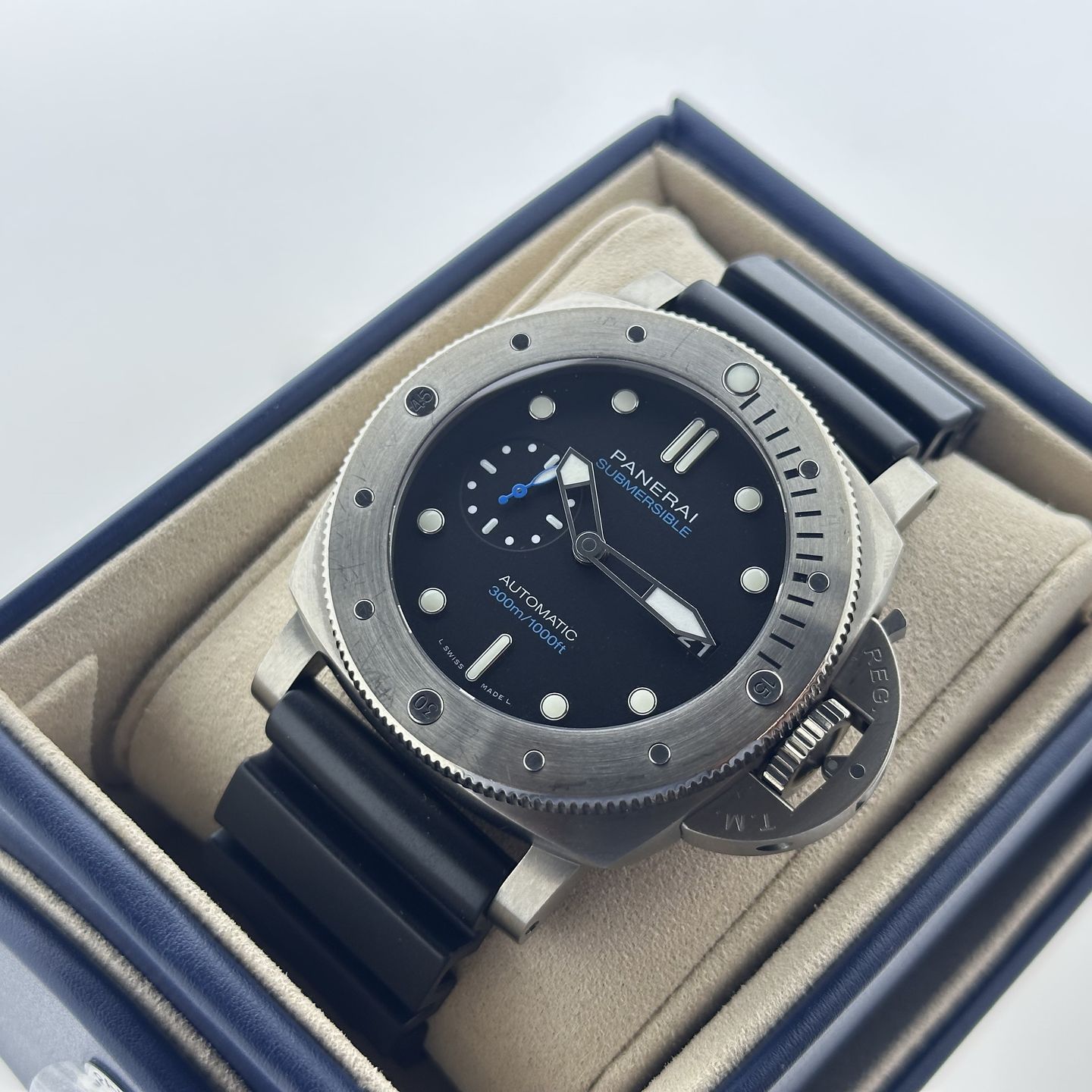 Panerai Luminor Submersible 1950 3 Days Automatic PAM02305 (2023) - Black dial 47 mm Titanium case (7/8)