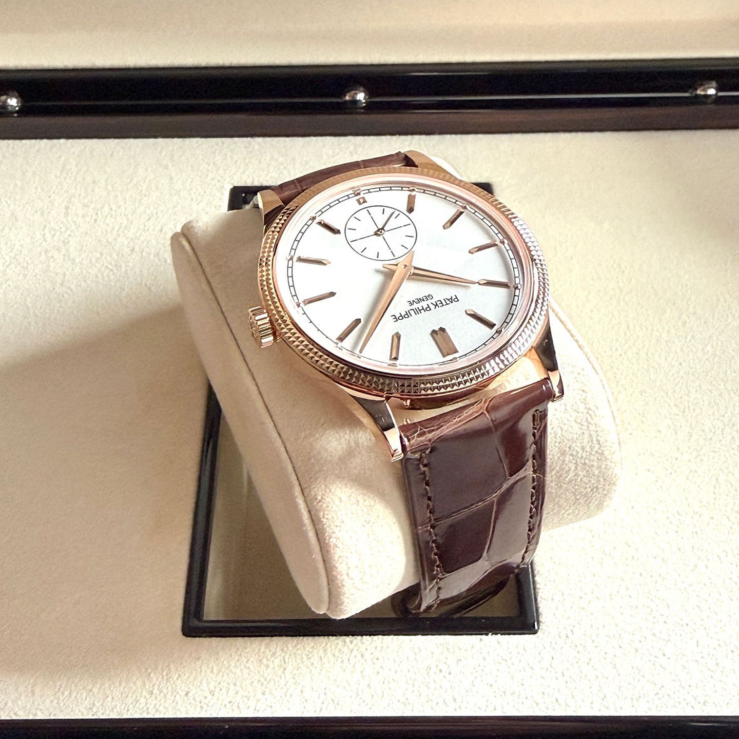 Patek Philippe Calatrava 6119R-001 (2025) - Zilver wijzerplaat 39mm Roségoud (5/5)