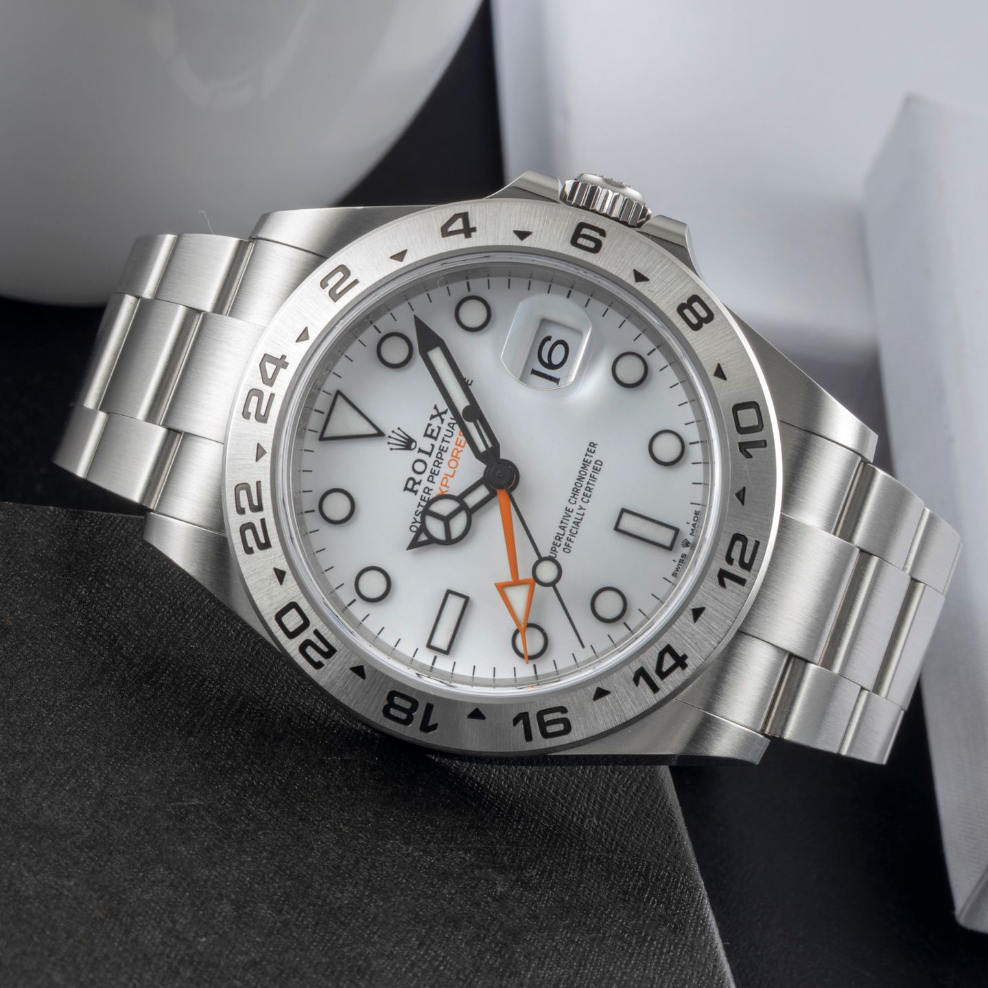 Rolex Explorer II 226570 (Unknown (random serial)) - 42 mm Steel case (2/8)