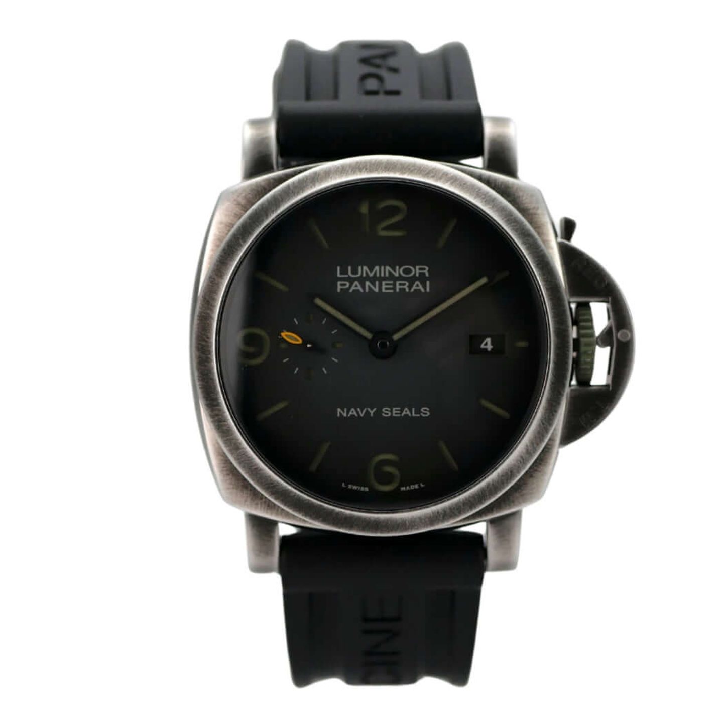 Panerai Luminor 1950 3 Days GMT Automatic PAM01441 (2025) - Black dial 44 mm Titanium case (2/8)